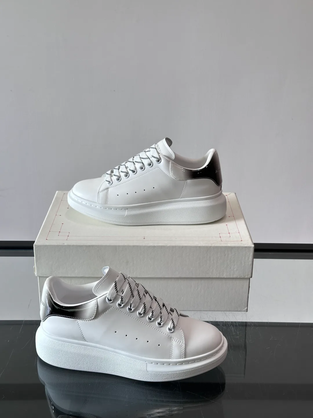 Women's Sneakers ALEXANDER MCQUEEN 17799785