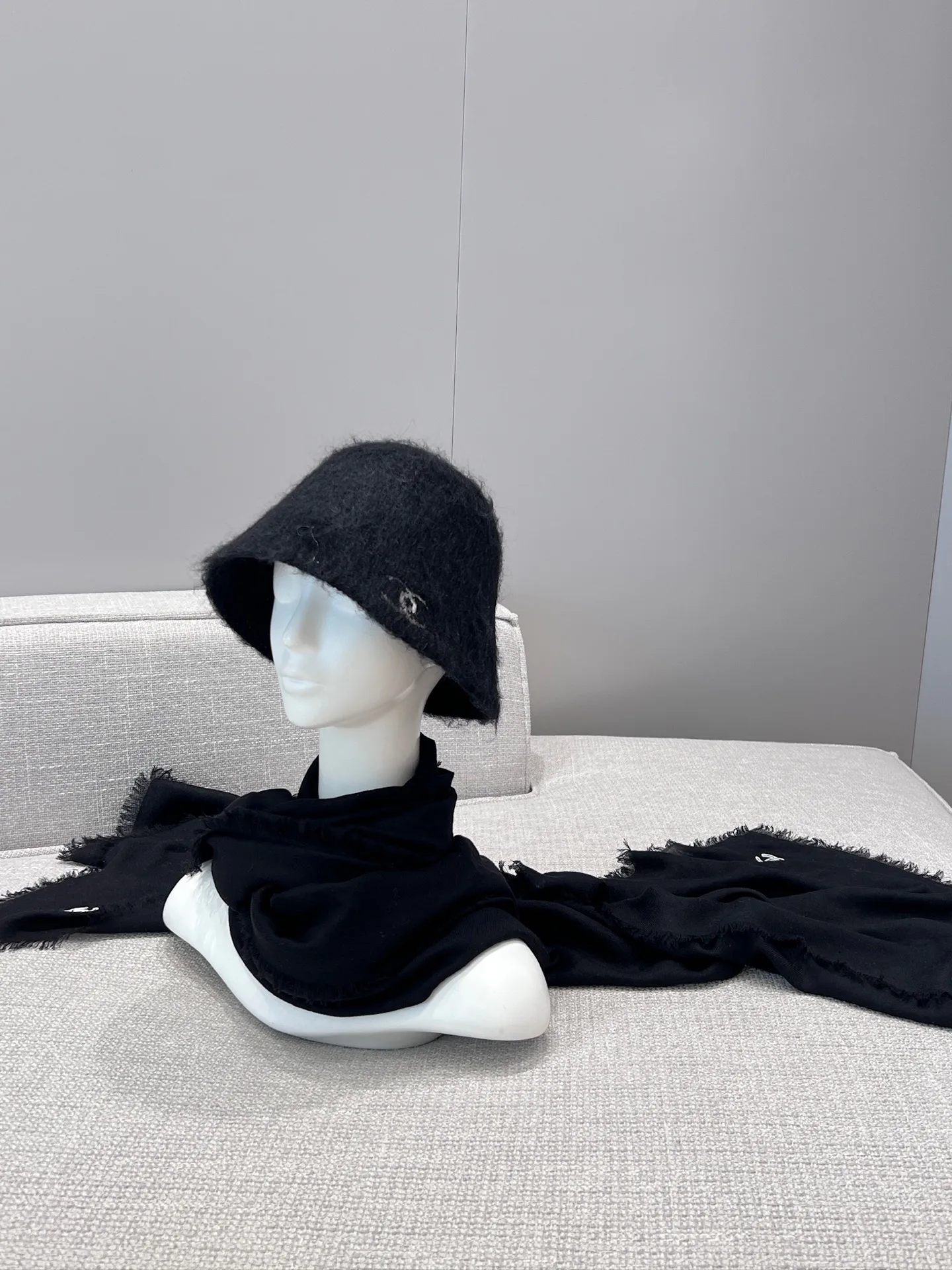 Scarves CHANEL 18141119