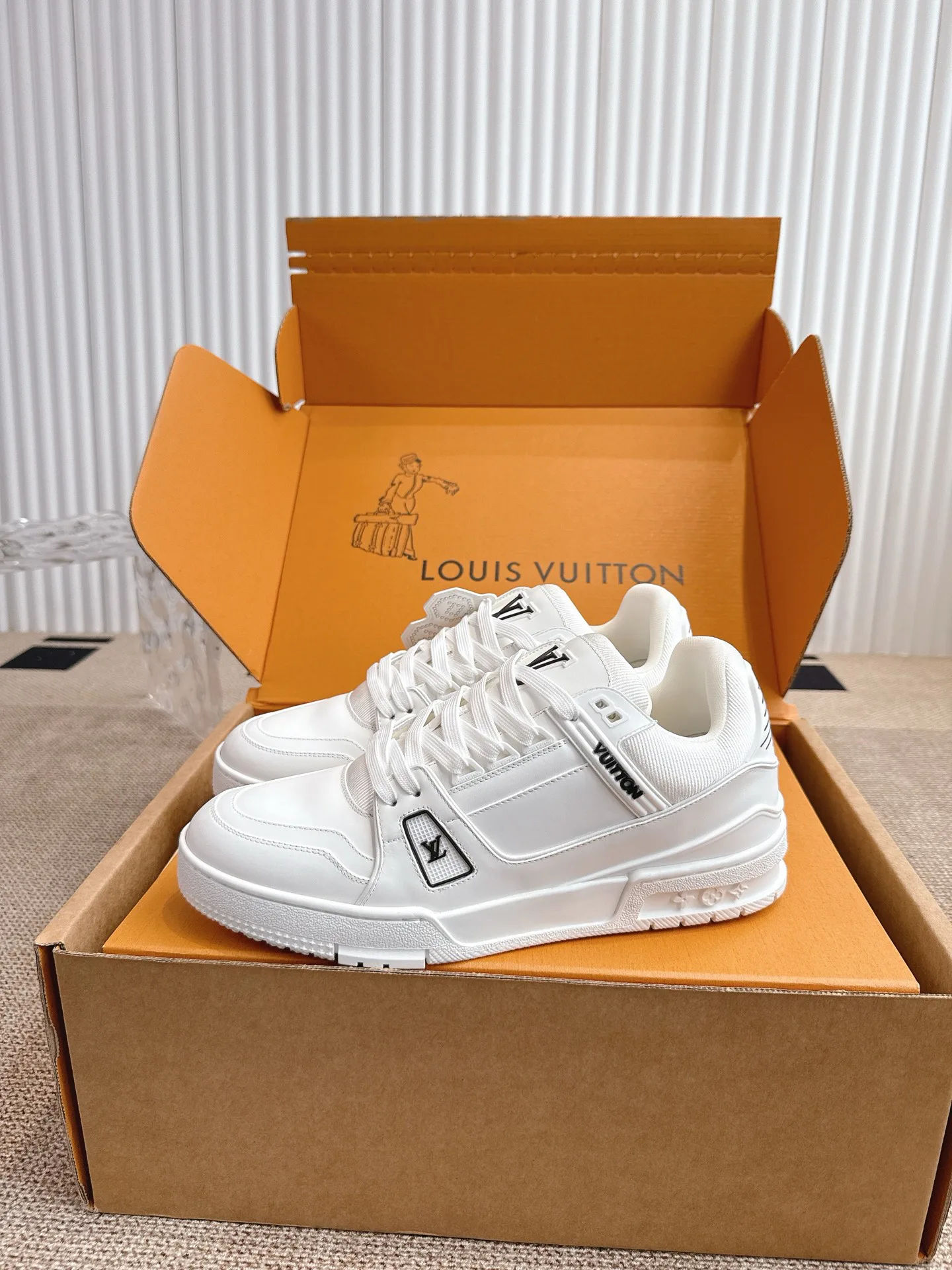 Women's Sneakers LOUIS VUITTON 18324748