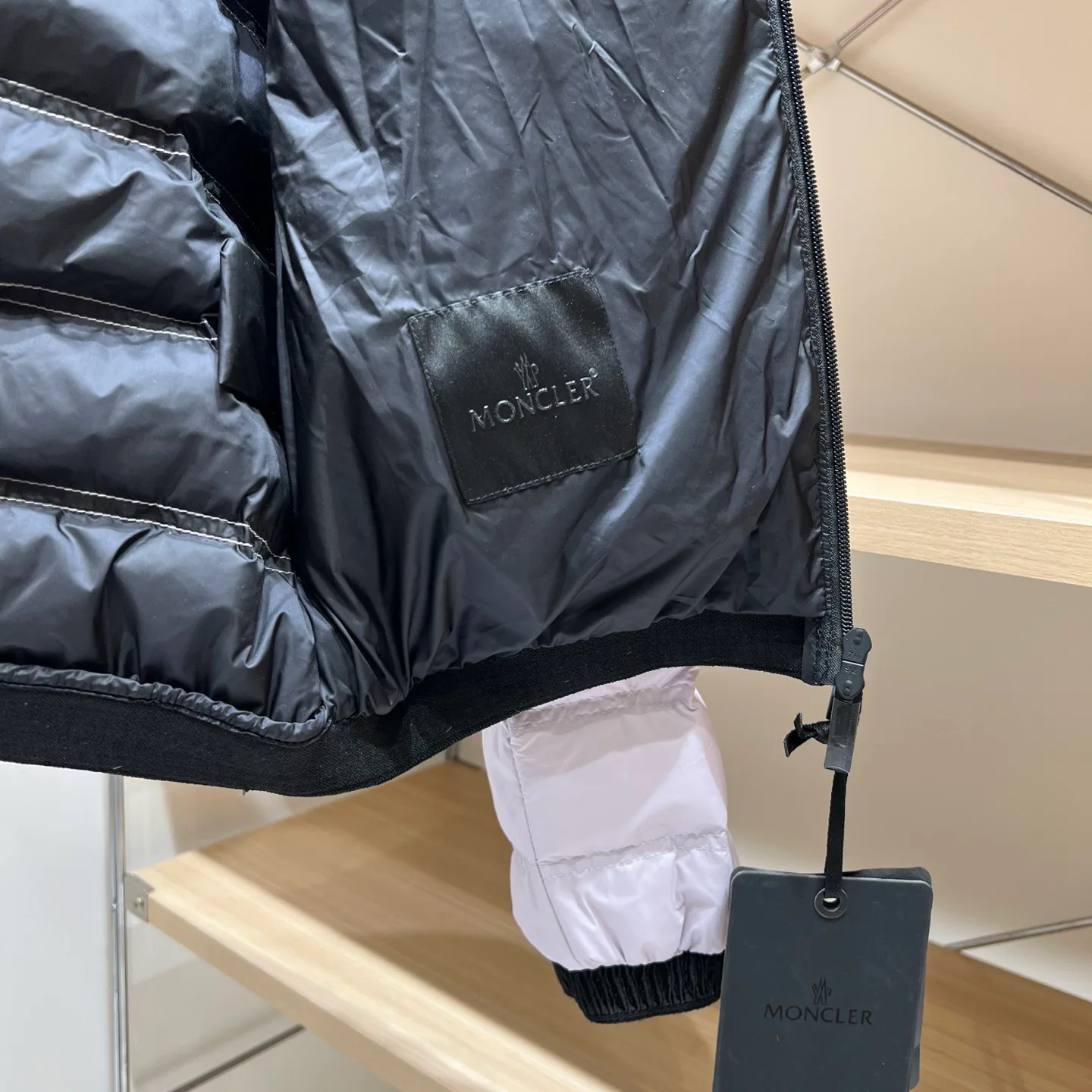 Women's Jackets And Down Jackets MONCLER 18001761