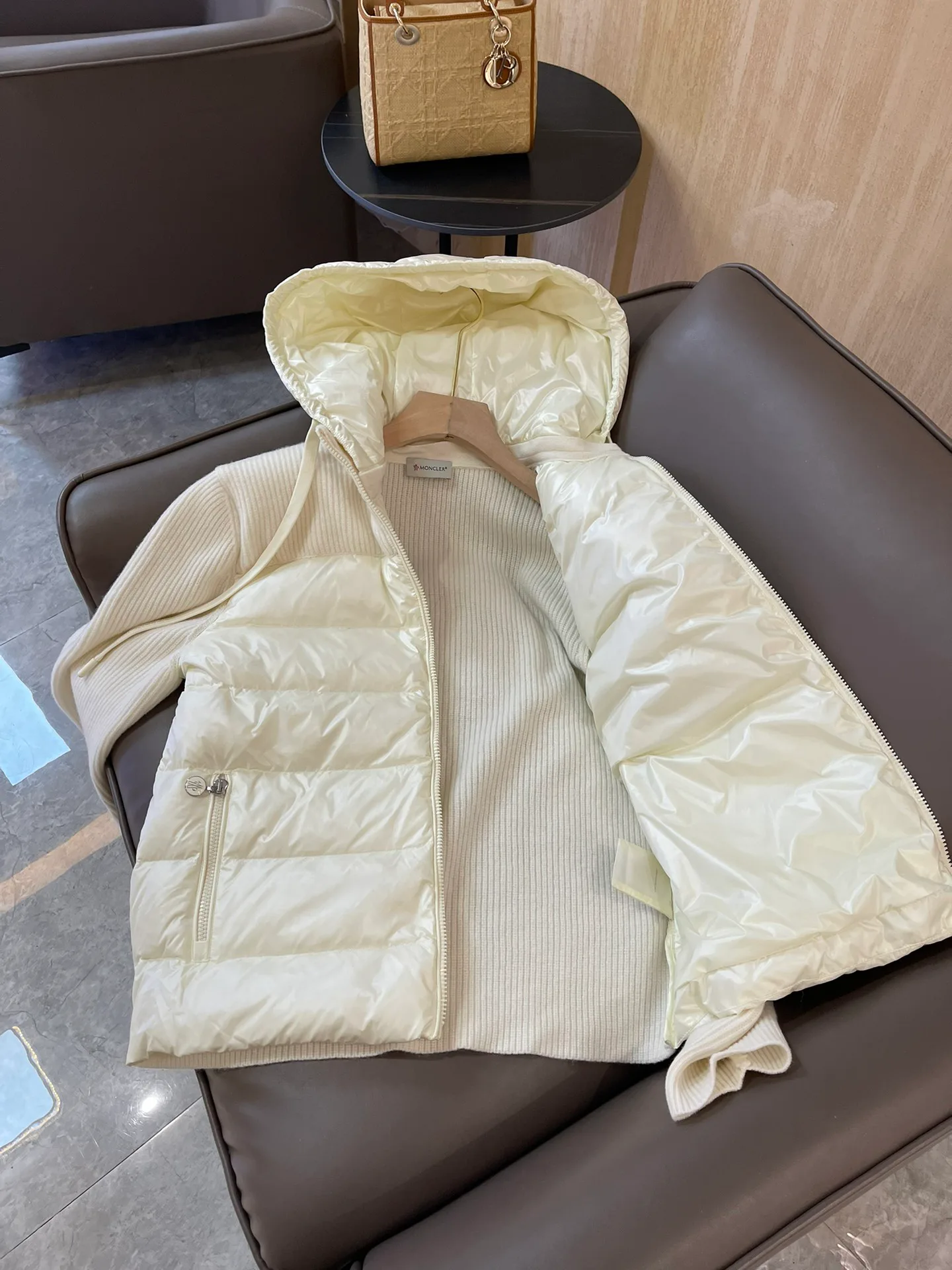 Women's Jackets And Down Jackets MONCLER 17886536