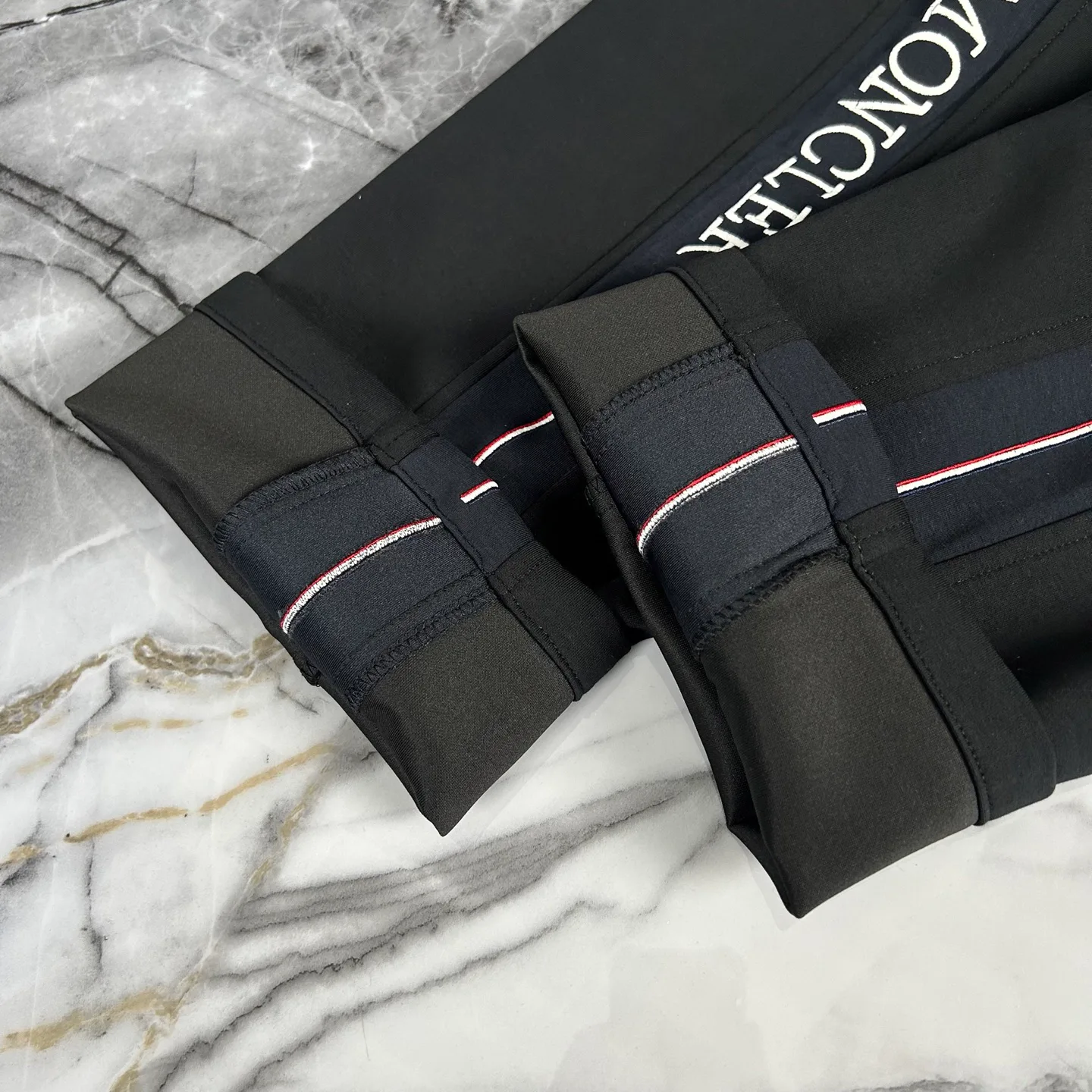 Men's Trousers MONCLER 17642137