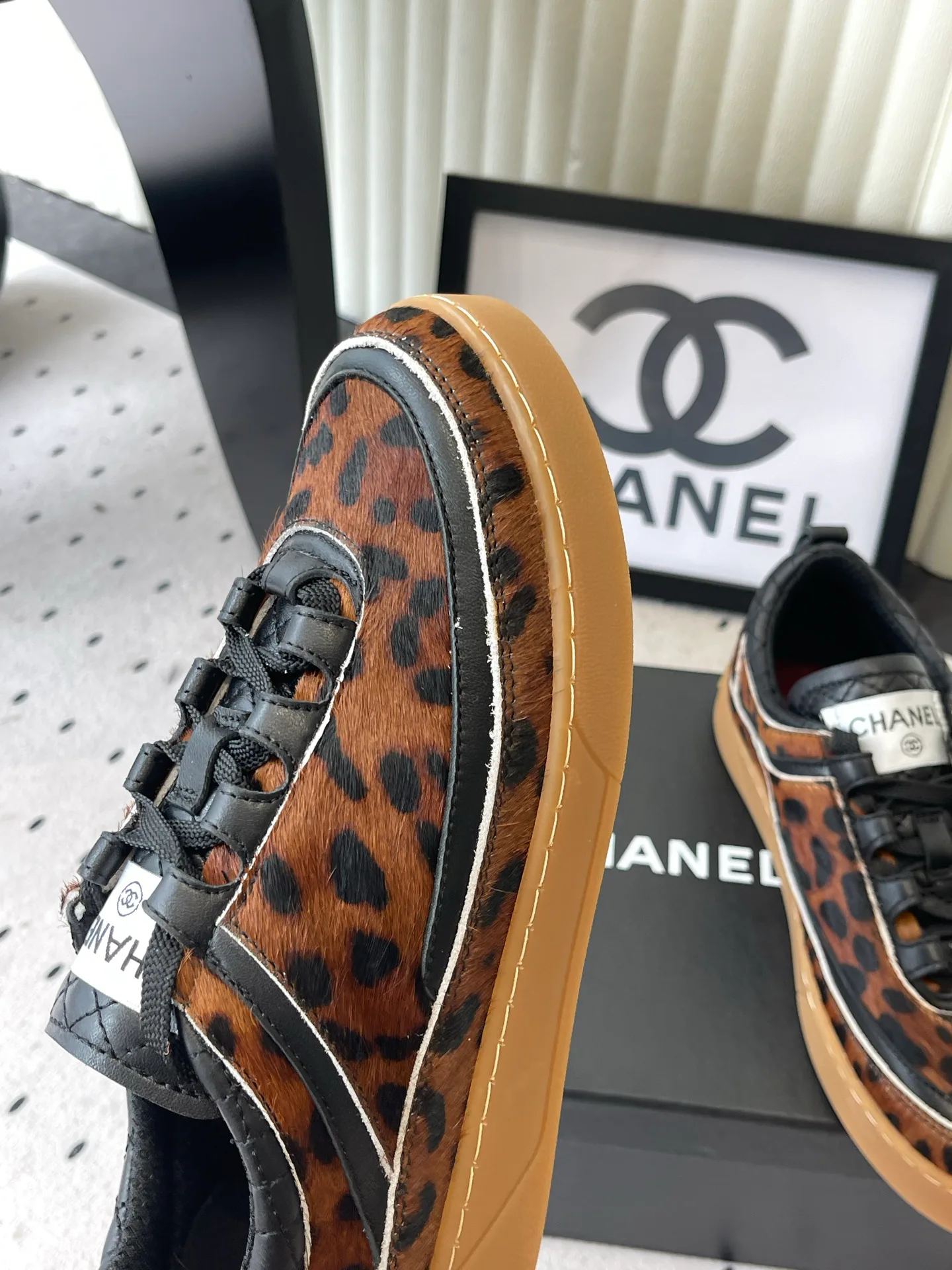 Women's Sneakers CHANEL 18069881