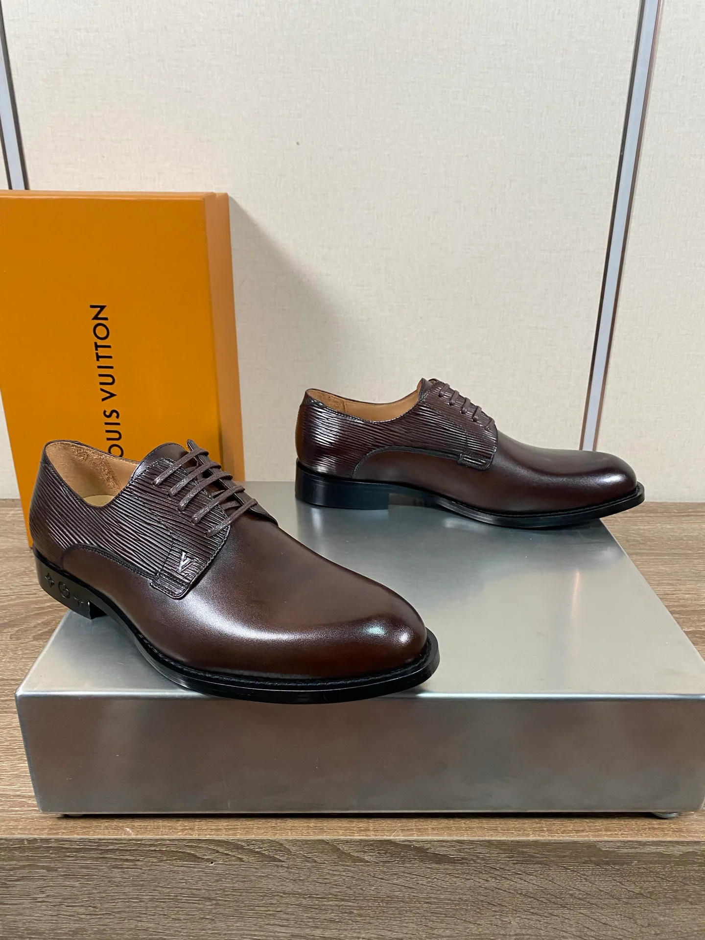 Men's Loafers And Dress Shoes LOUIS VUITTON 18078684