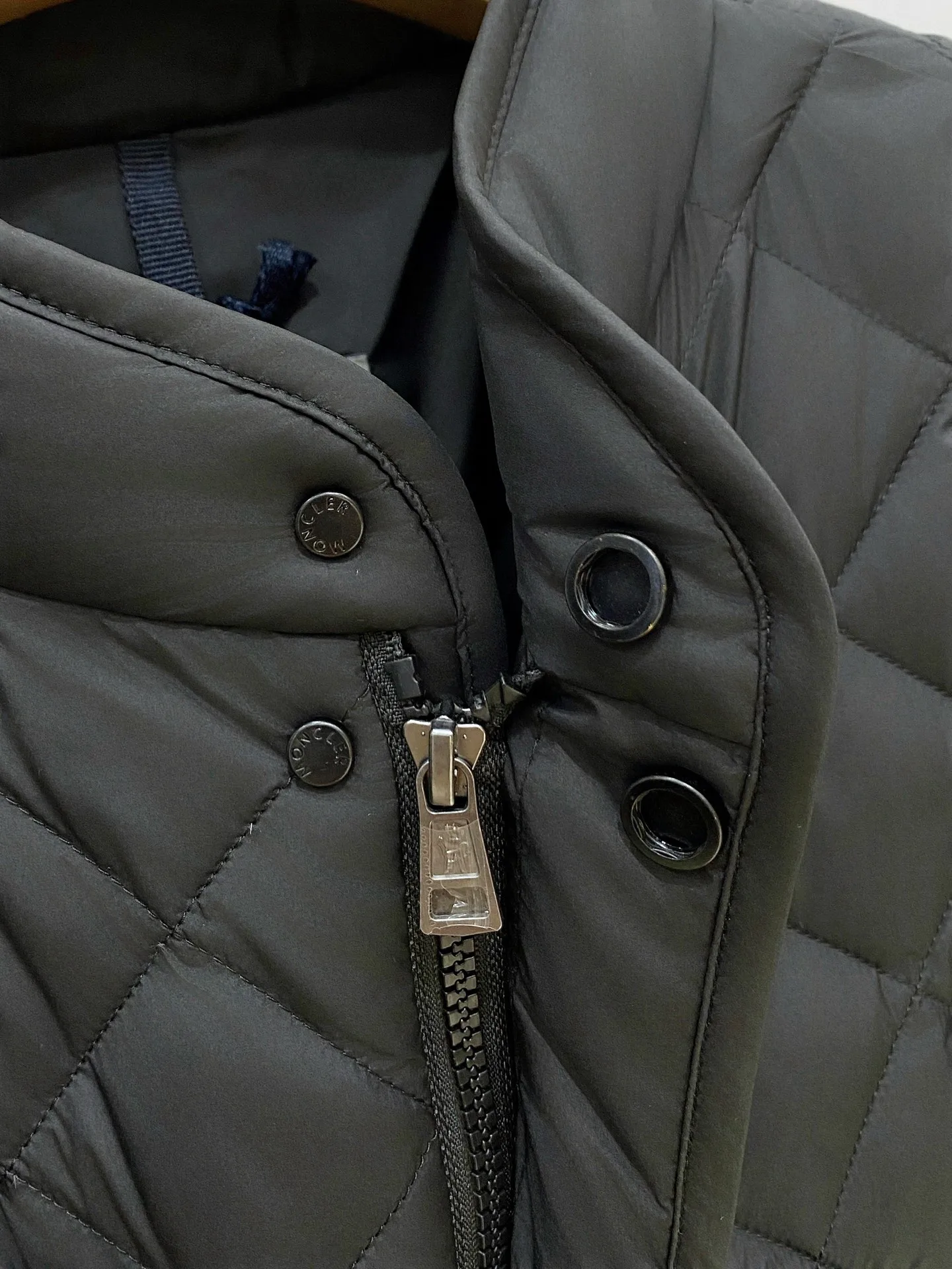 Men's Jackets And Down Jackets MONCLER 18374649