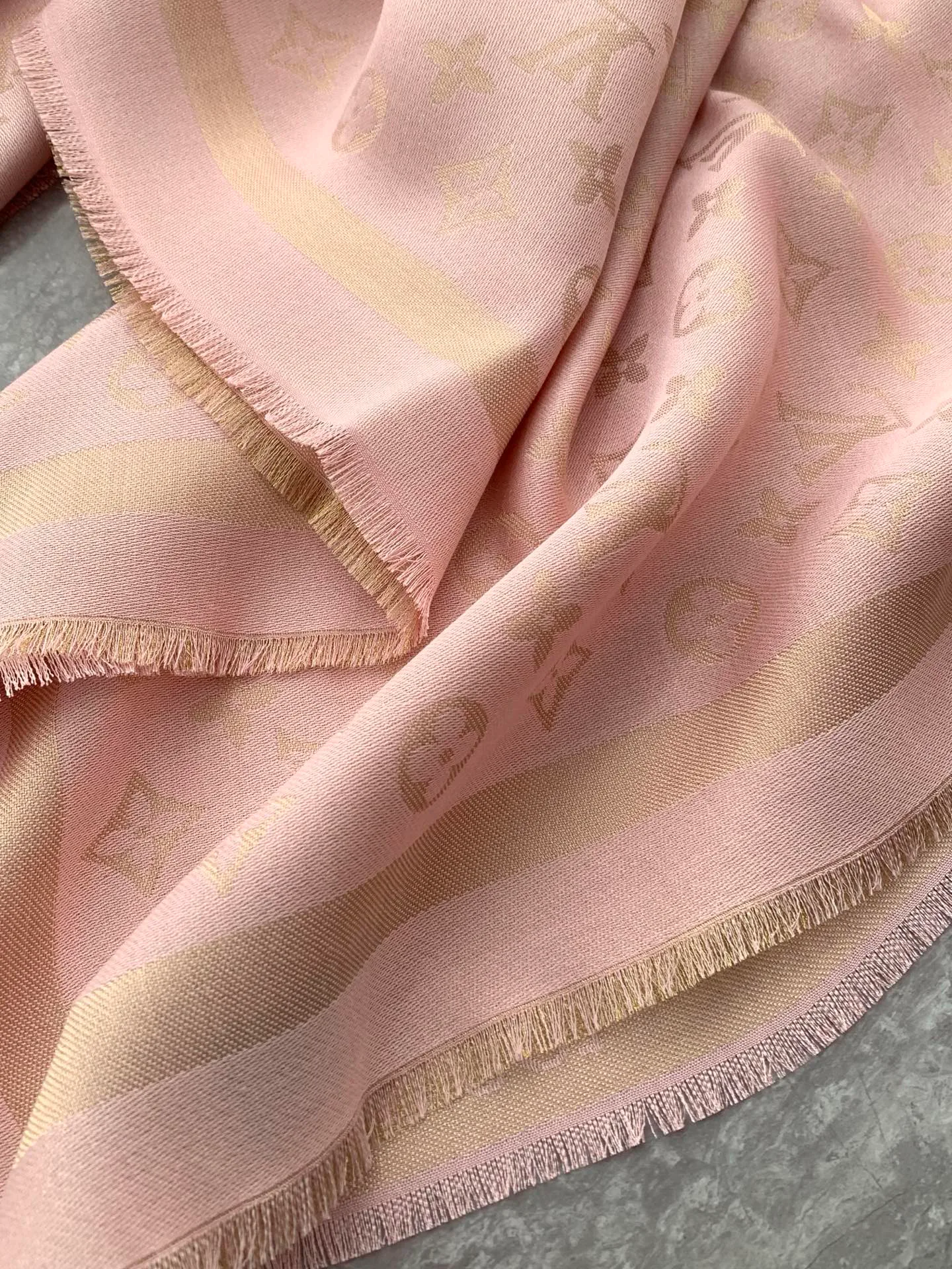 Scarves LOUIS VUITTON 17925782