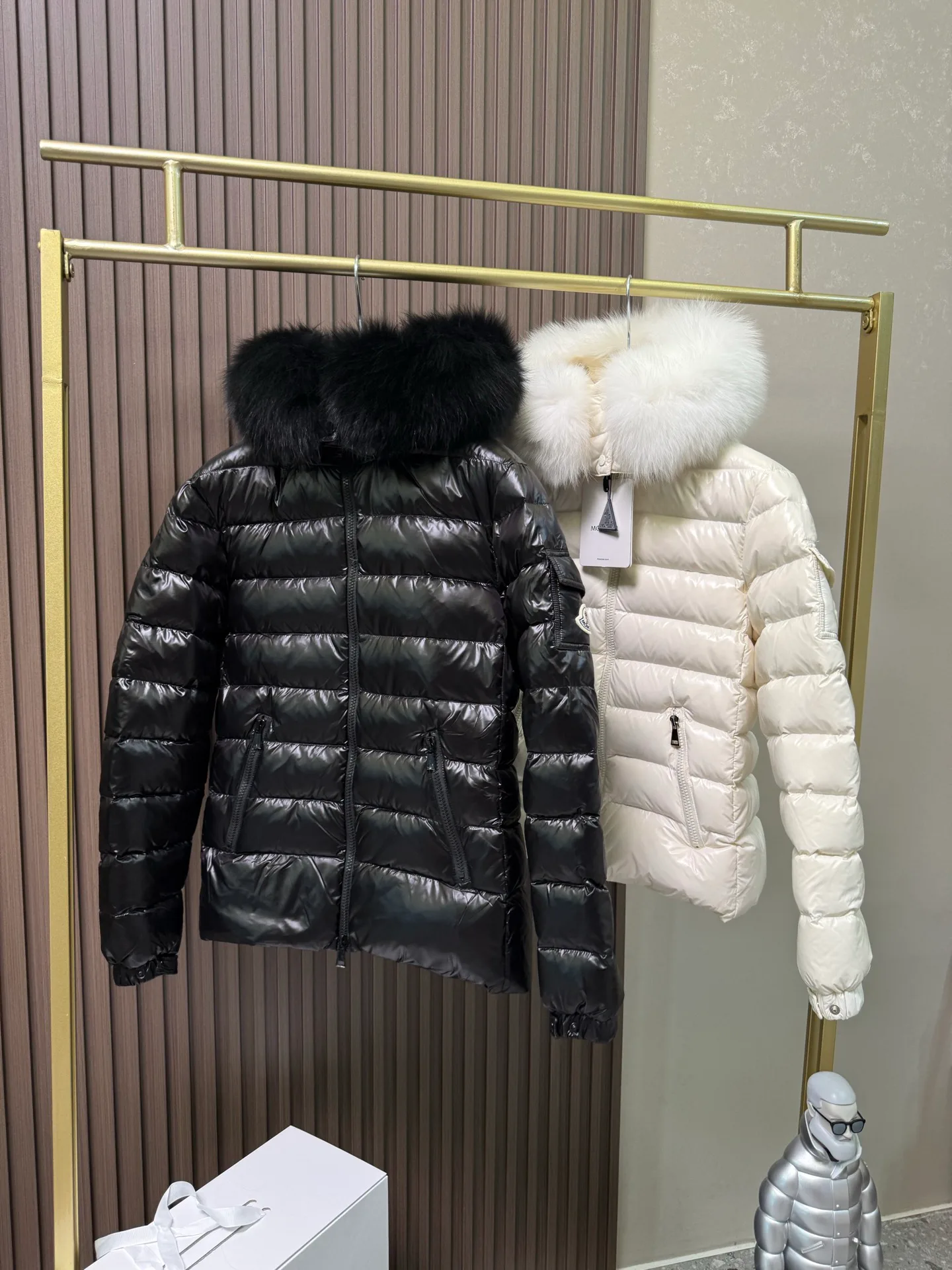 Women's Jackets And Down Jackets MONCLER 17899287