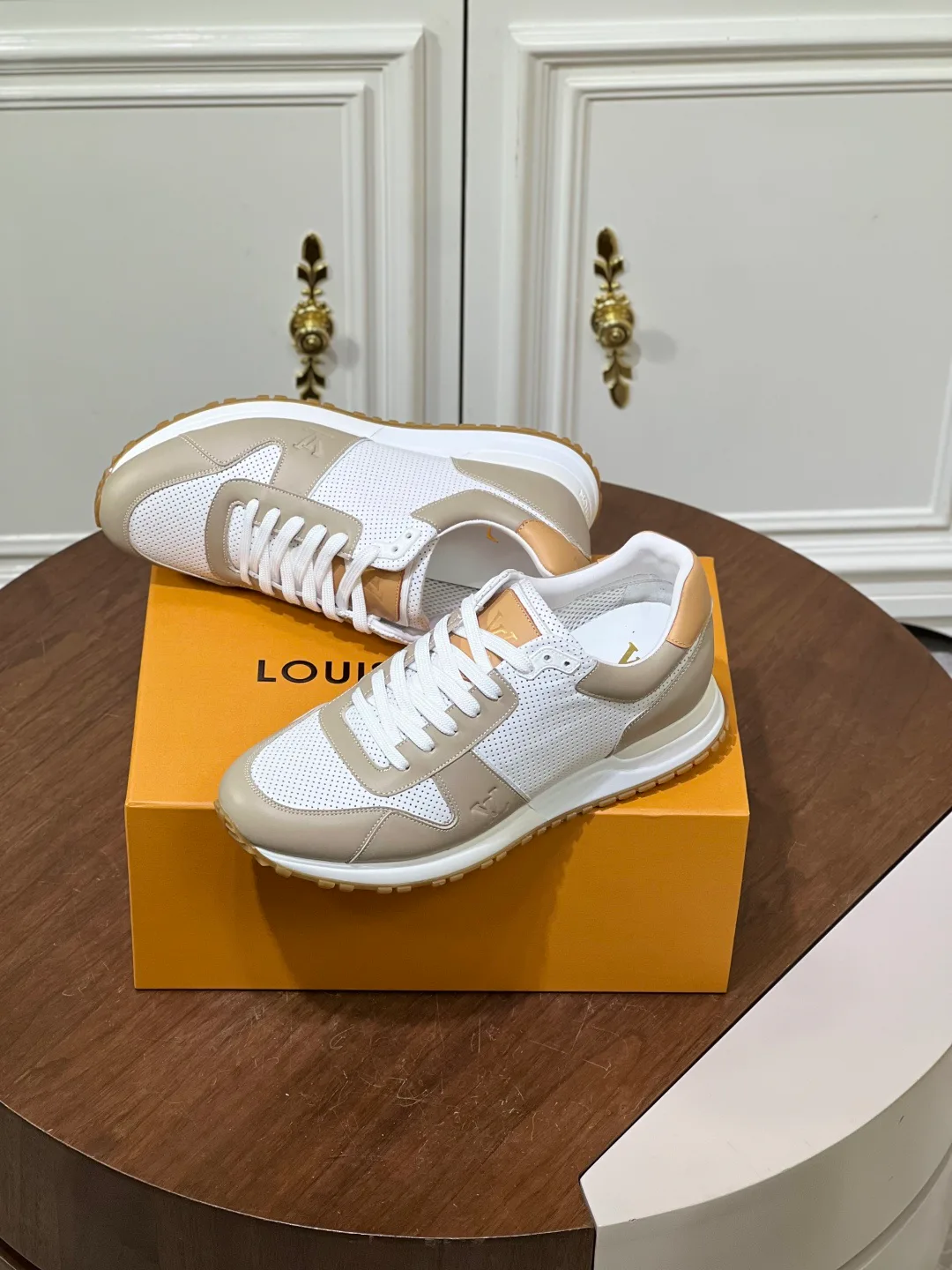 Men's Sneakers LOUIS VUITTON 18039346