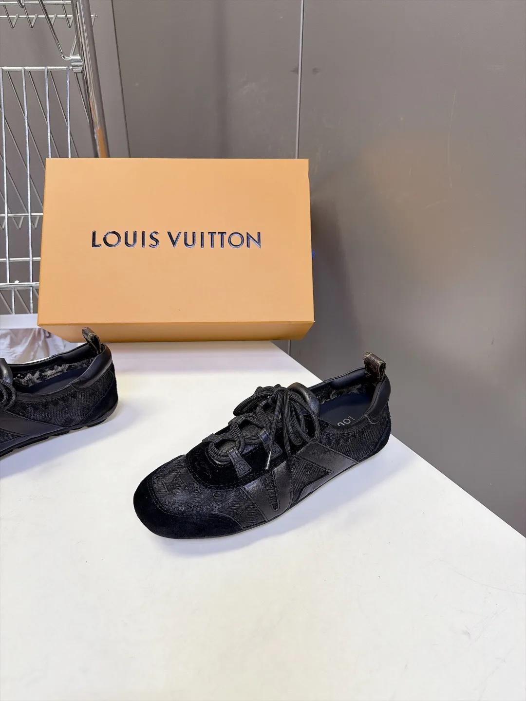 Women's Sneakers LOUIS VUITTON 18005461