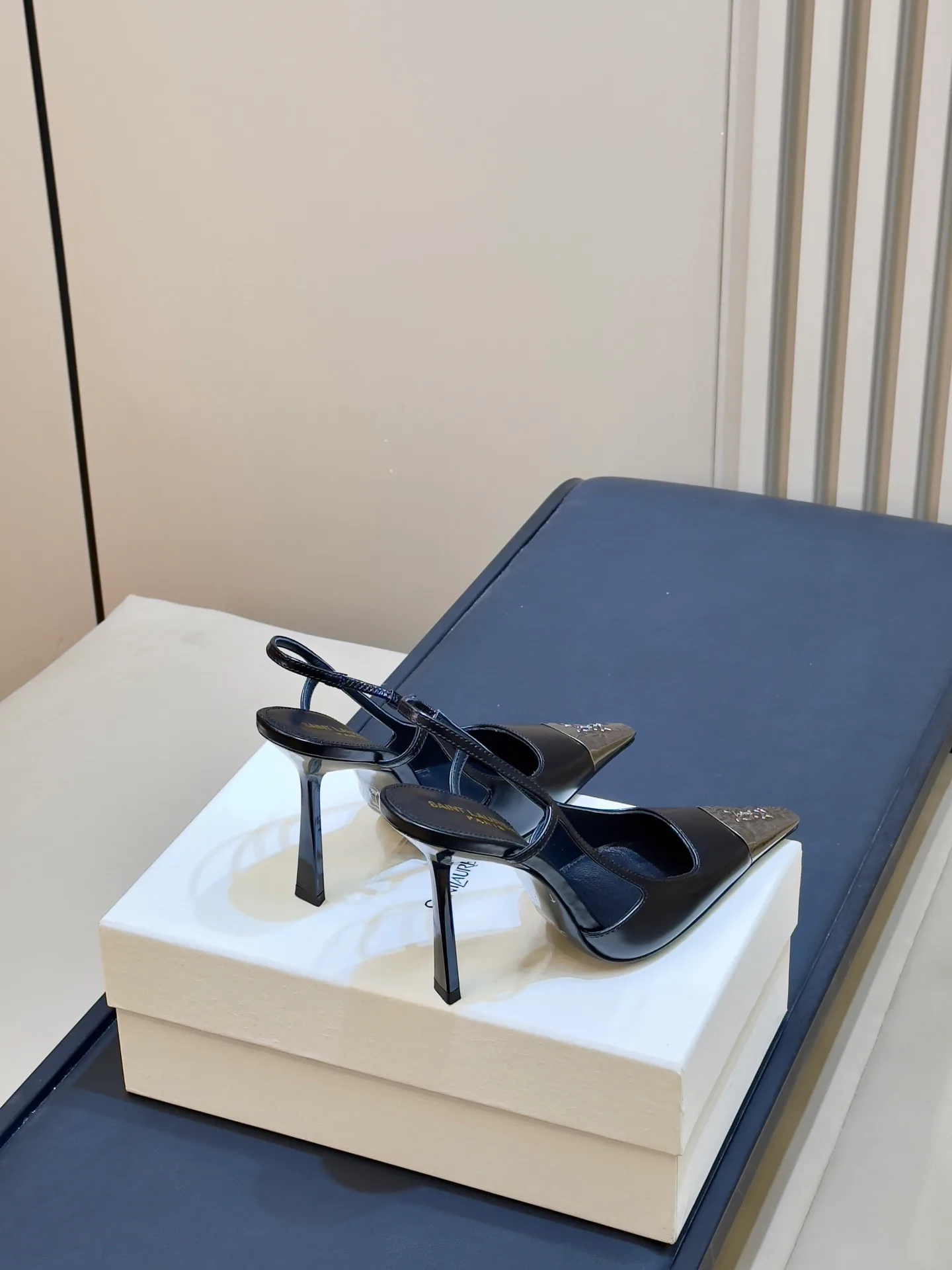 Women's Heels SAINT LAURENT 18073501