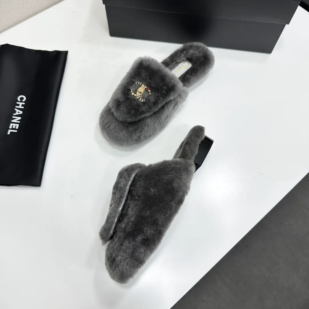 Women's Slippers CHANEL 18436109
