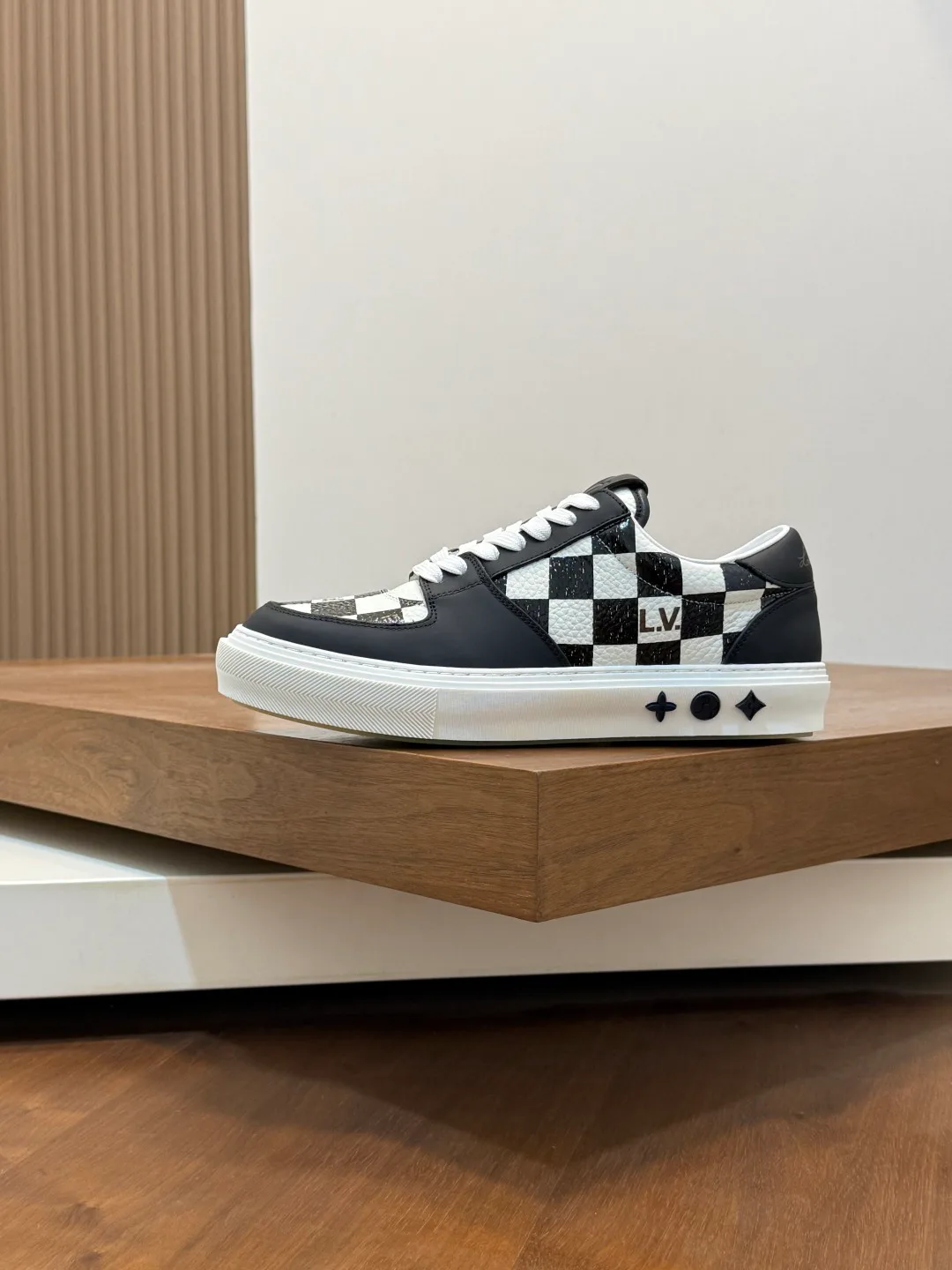 Men's Sneakers LOUIS VUITTON 17447611