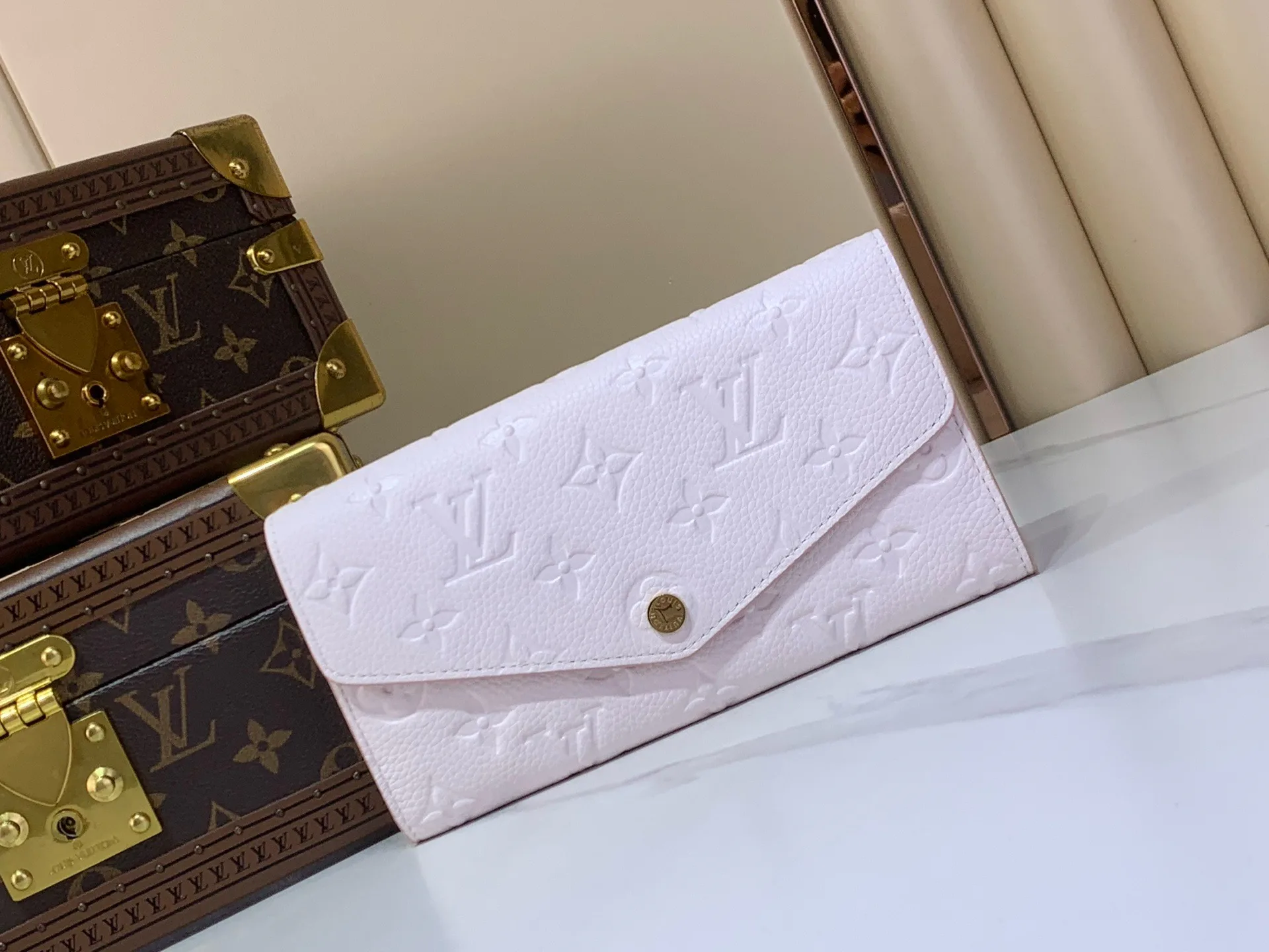 Women's Clutches LOUIS VUITTON 17499378