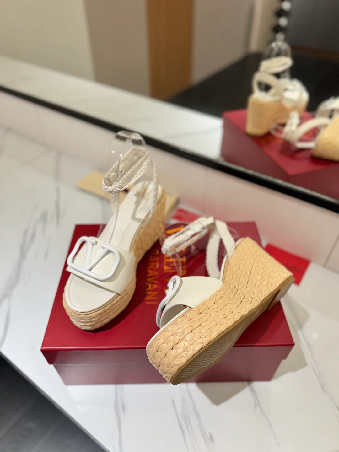 Women's Open-Toe Sandals VALENTINO 17946624