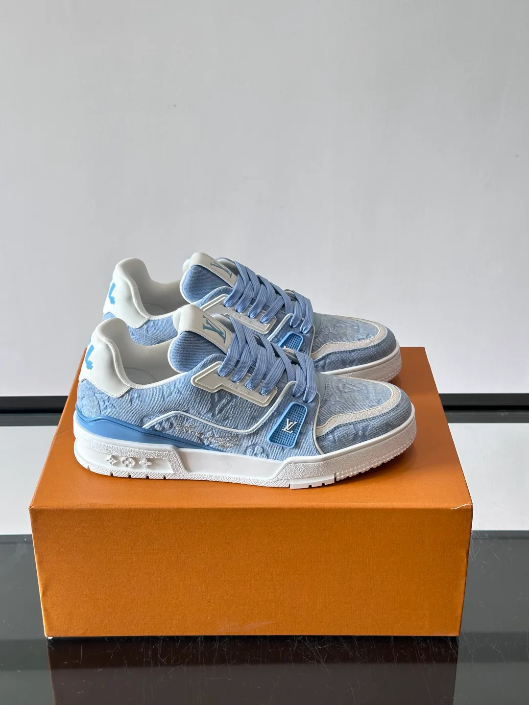 Men's Sneakers LOUIS VUITTON 17760880