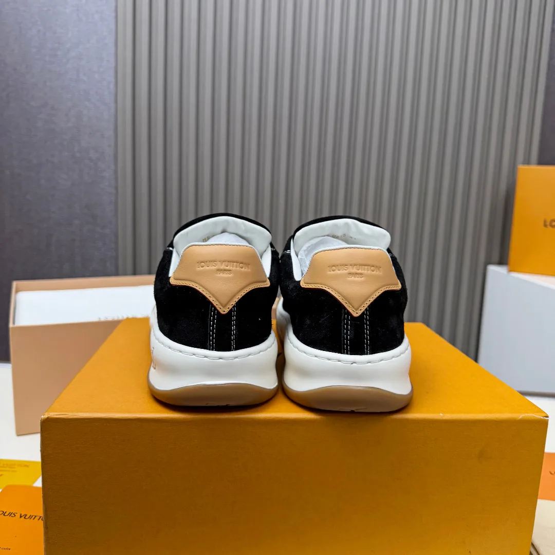 Men's Sneakers LOUIS VUITTON 18265135