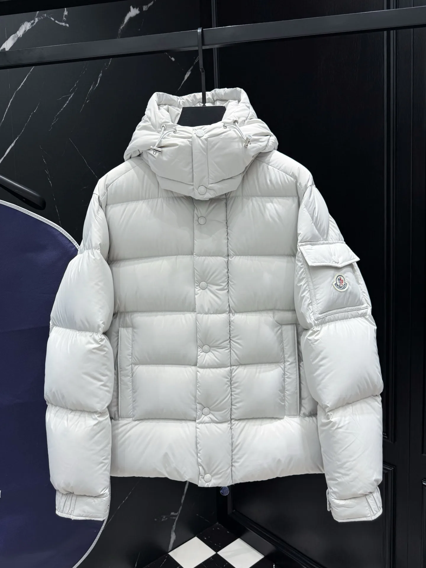 Women's Jackets And Down Jackets MONCLER 18035670