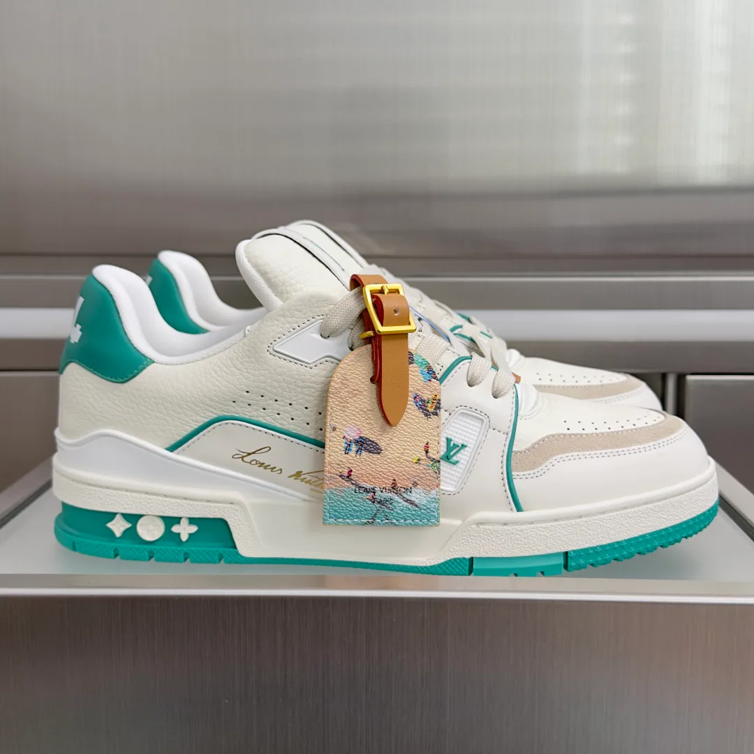 Women's Sneakers LOUIS VUITTON 17415477