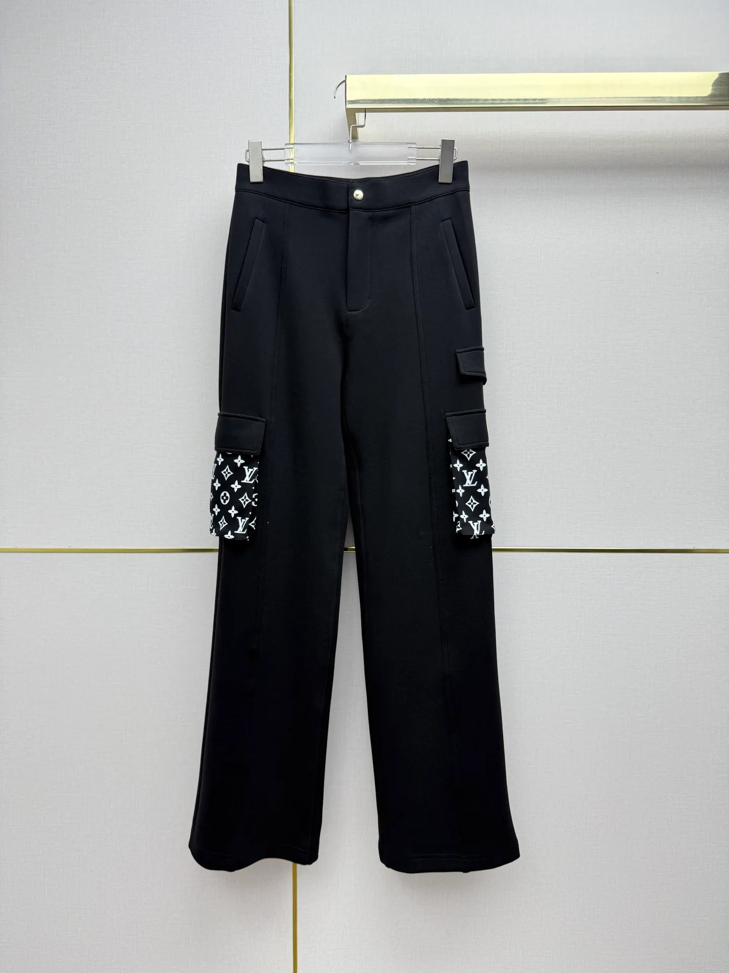 Women's Trousers LOUIS VUITTON 17829223