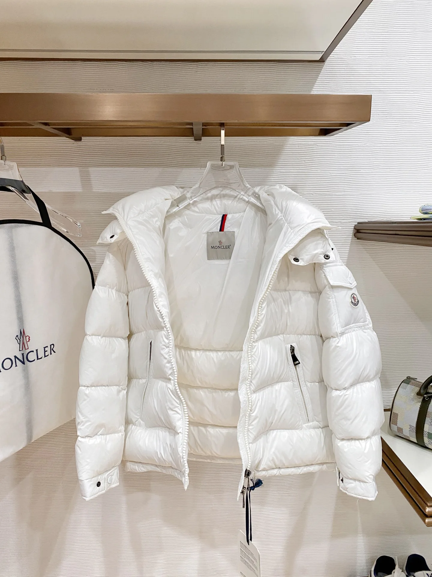 Women's Jackets And Down Jackets MONCLER 17673559