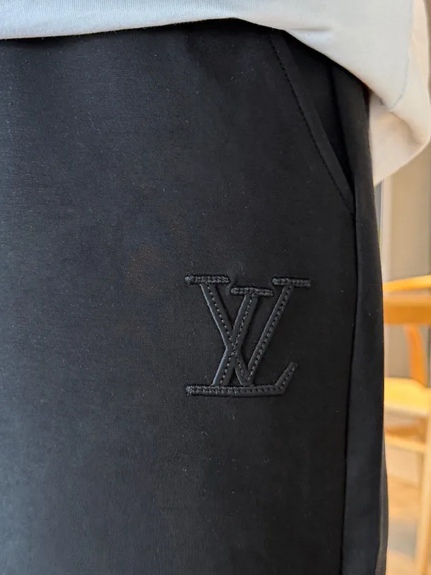 Men's Trousers LOUIS VUITTON 18345757