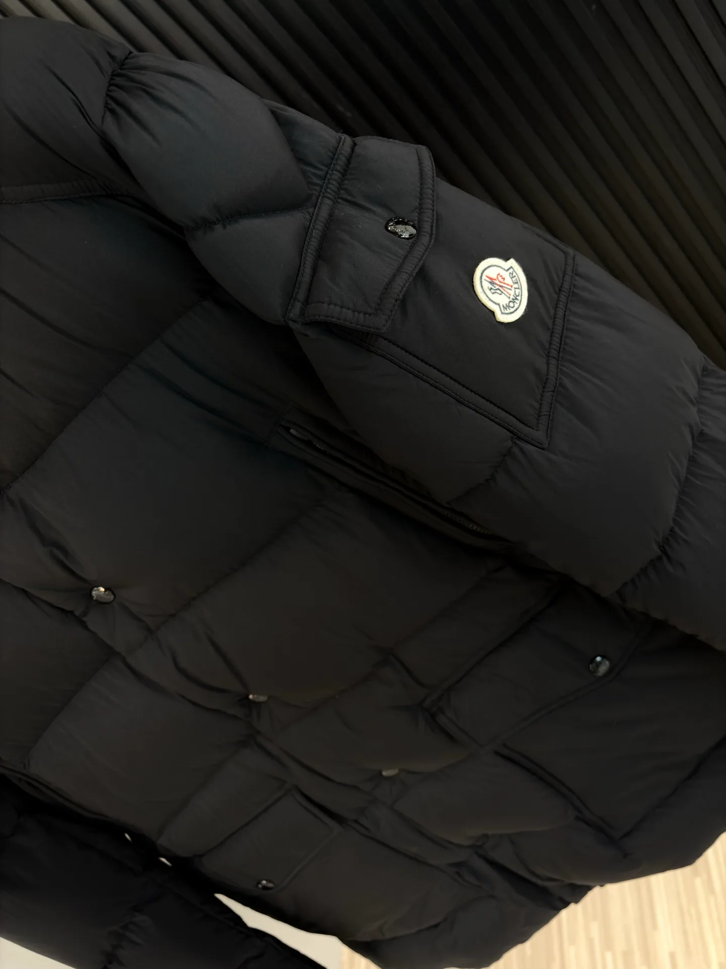 Women's Jackets And Down Jackets MONCLER 18323847