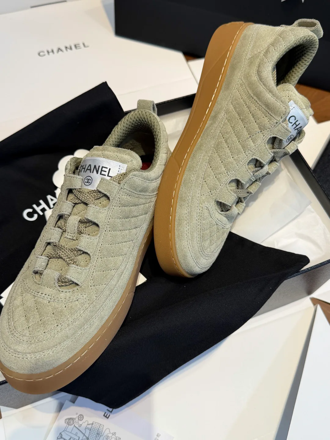 Women's Sneakers CHANEL 18066802