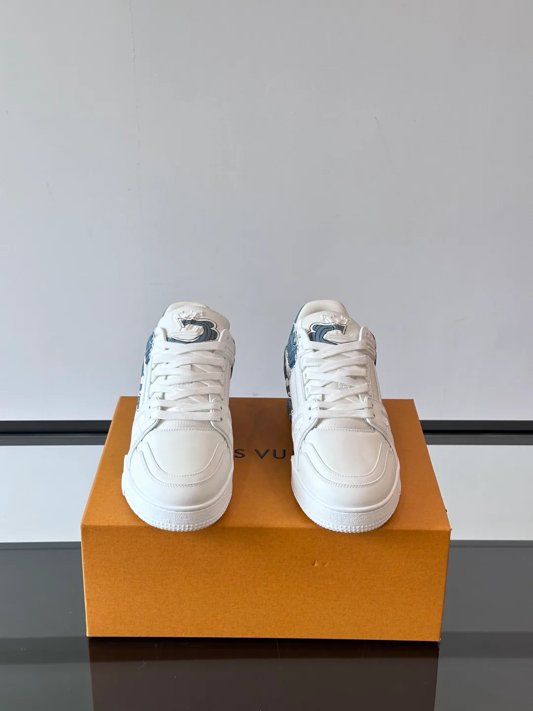 Women's Sneakers LOUIS VUITTON 18321751