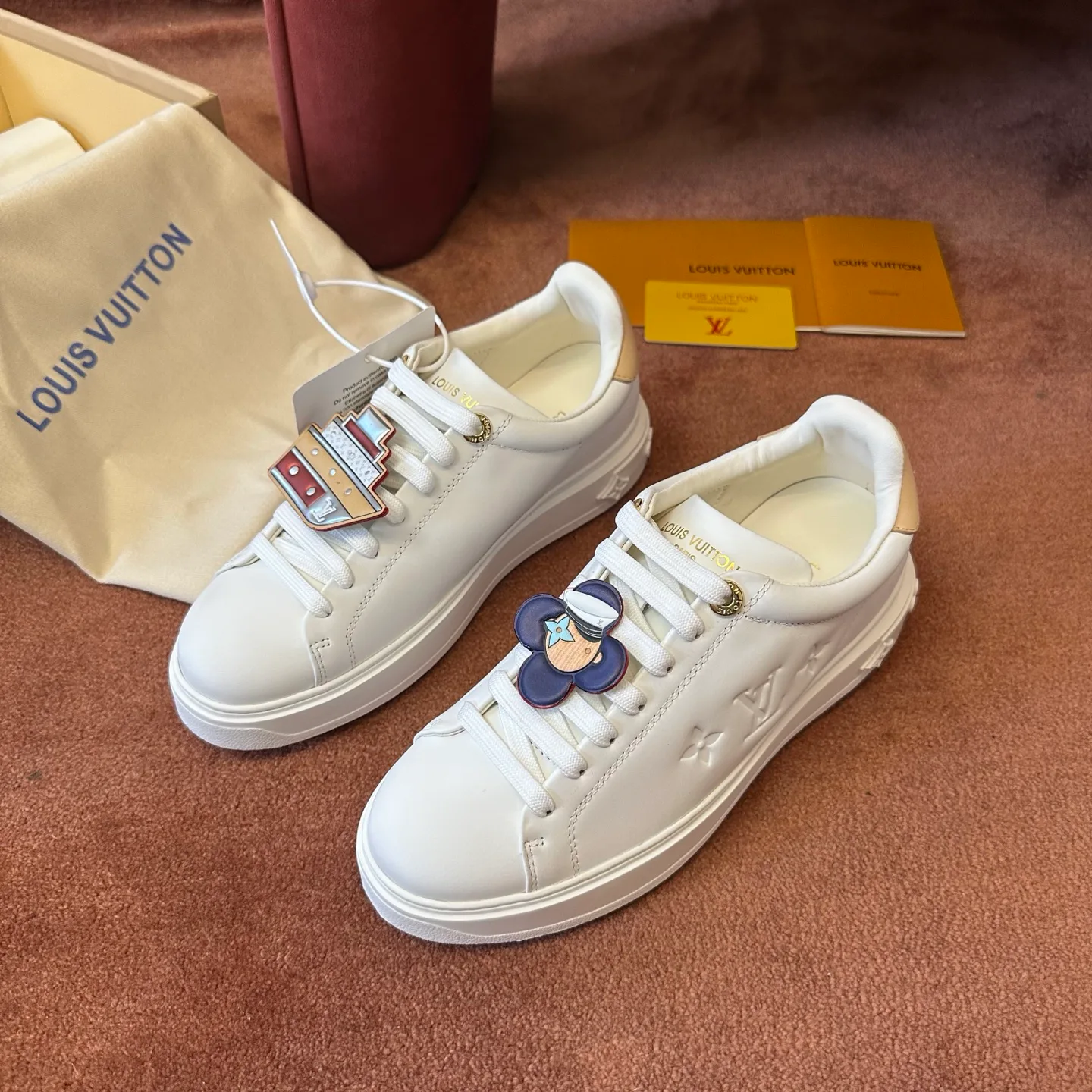 Women's Sneakers LOUIS VUITTON 18120680