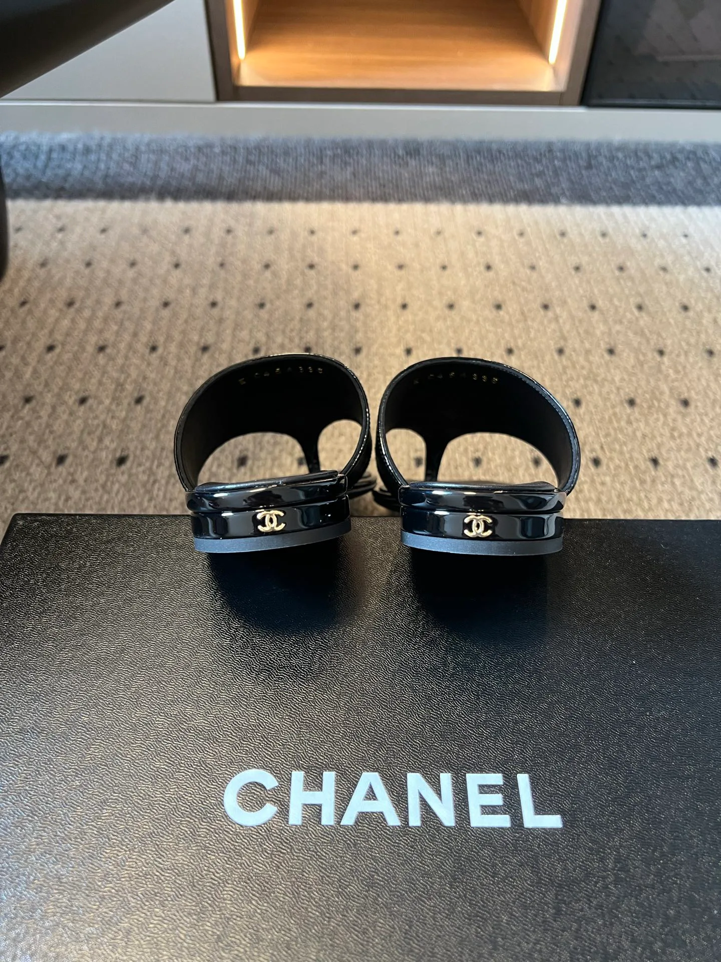Women's Flip-Flops CHANEL 17844578