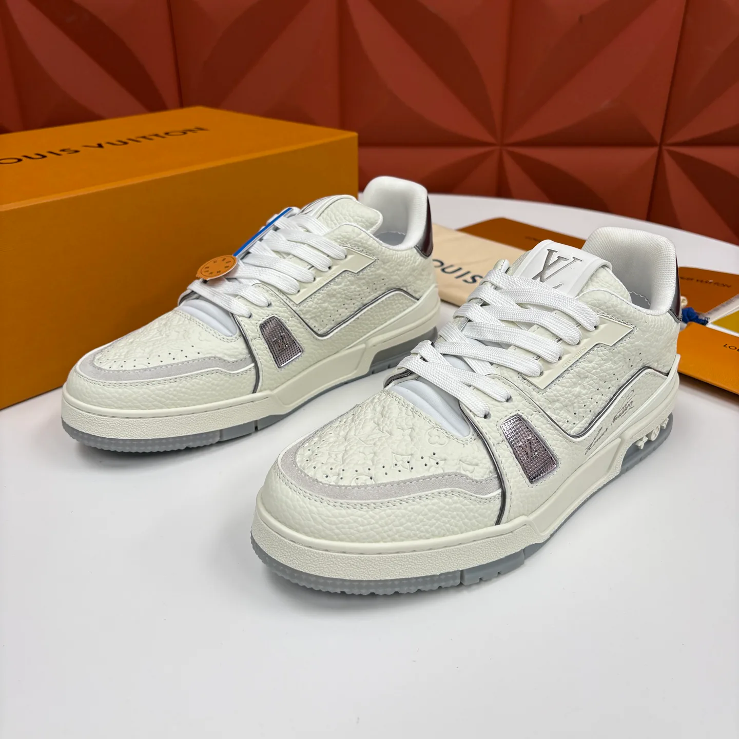 Women's Sneakers LOUIS VUITTON 17832342