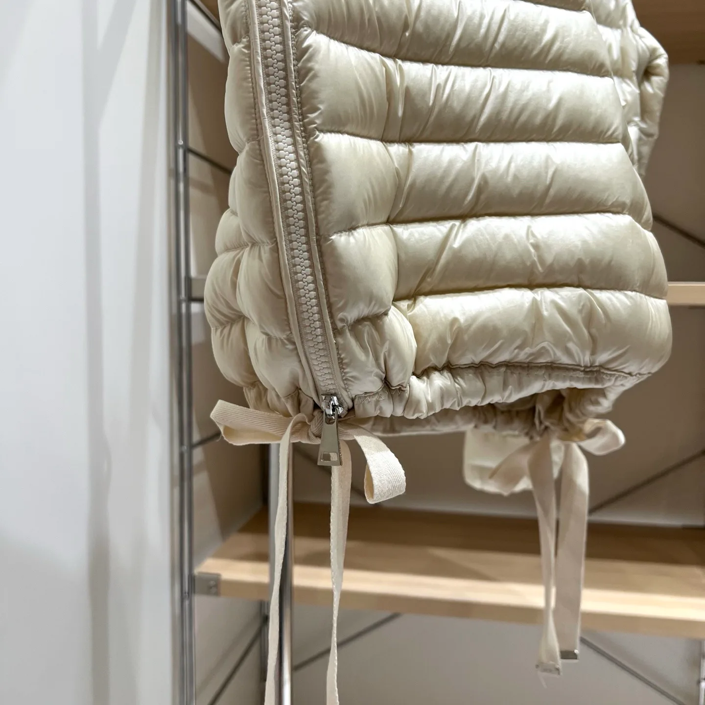 Women's Jackets And Down Jackets MONCLER 17812071