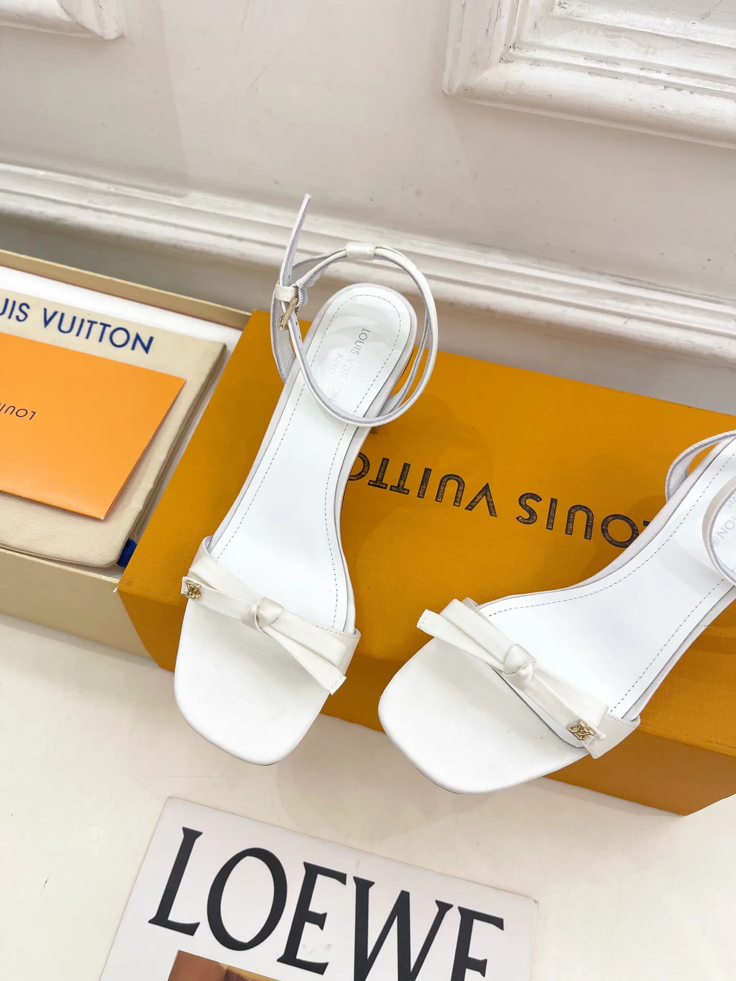 Women's Open-Toe Sandals LOUIS VUITTON 18034975