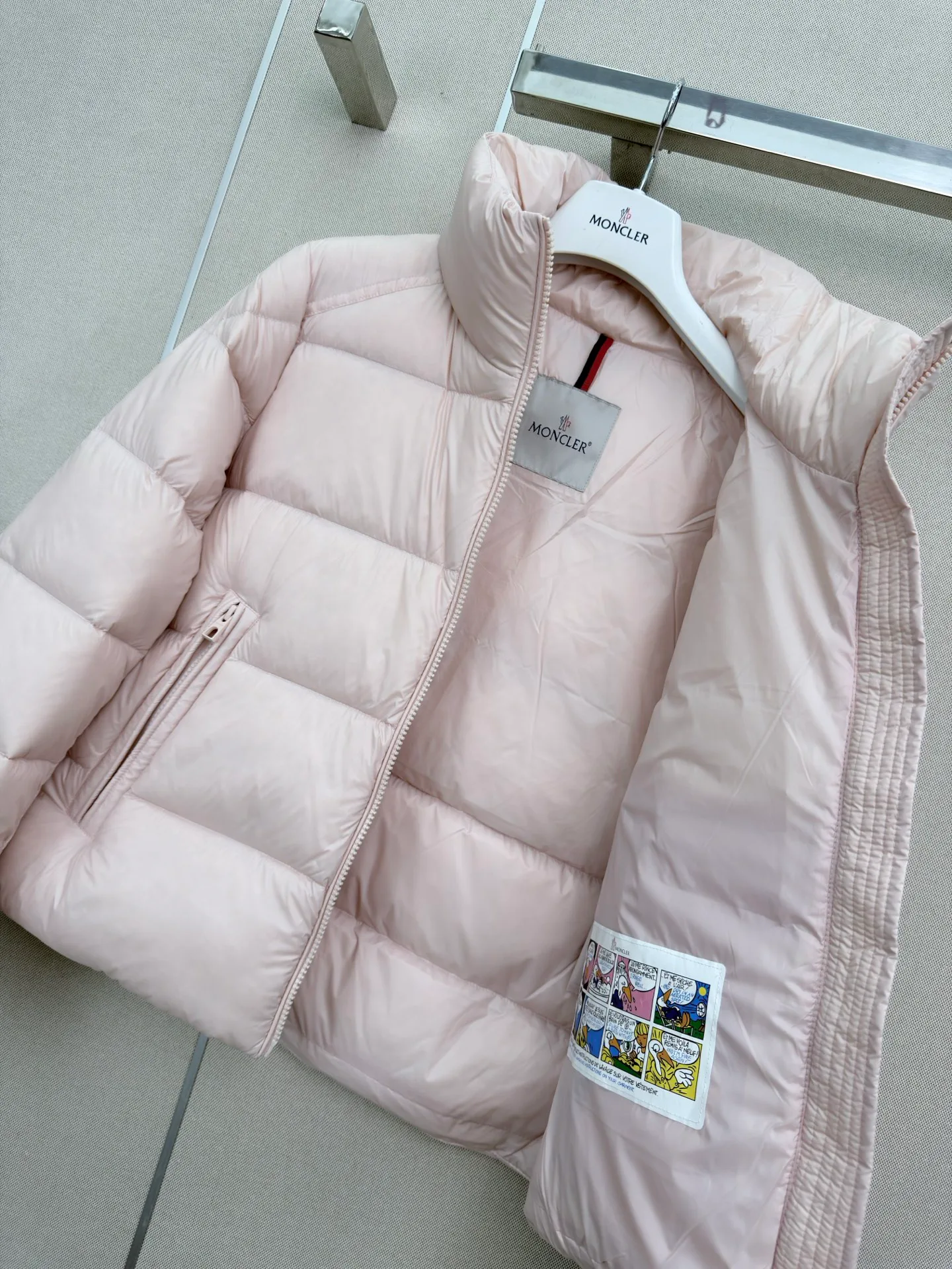 Women's Jackets And Down Jackets MONCLER 18439409