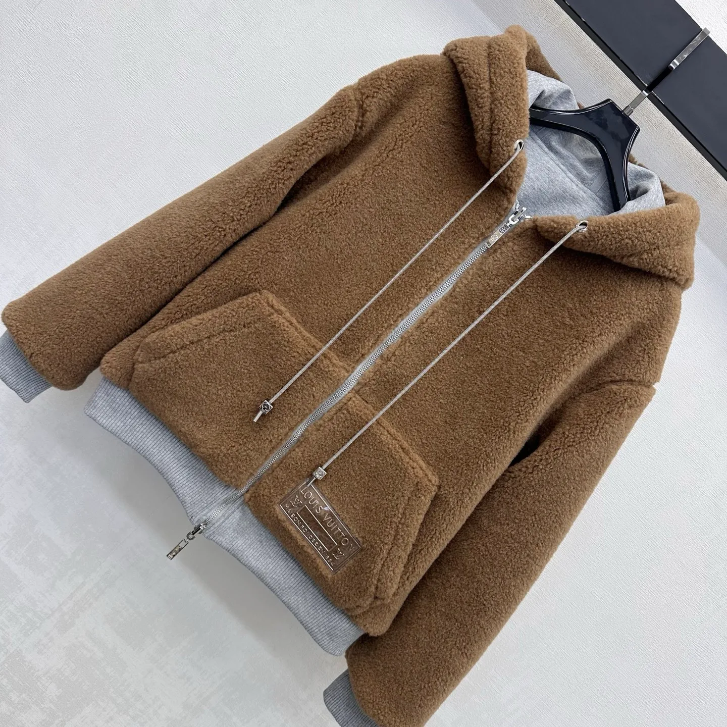 Women's Jackets And Down Jackets LOUIS VUITTON 18279118