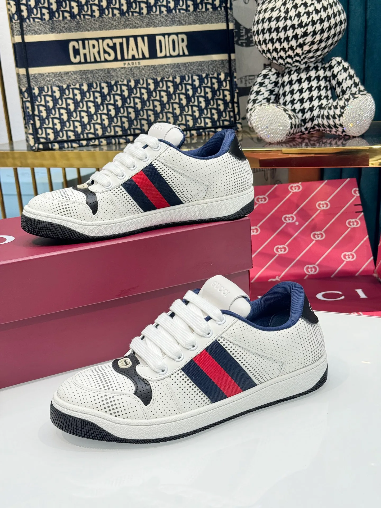 Women's Sneakers GUCCI 17946876