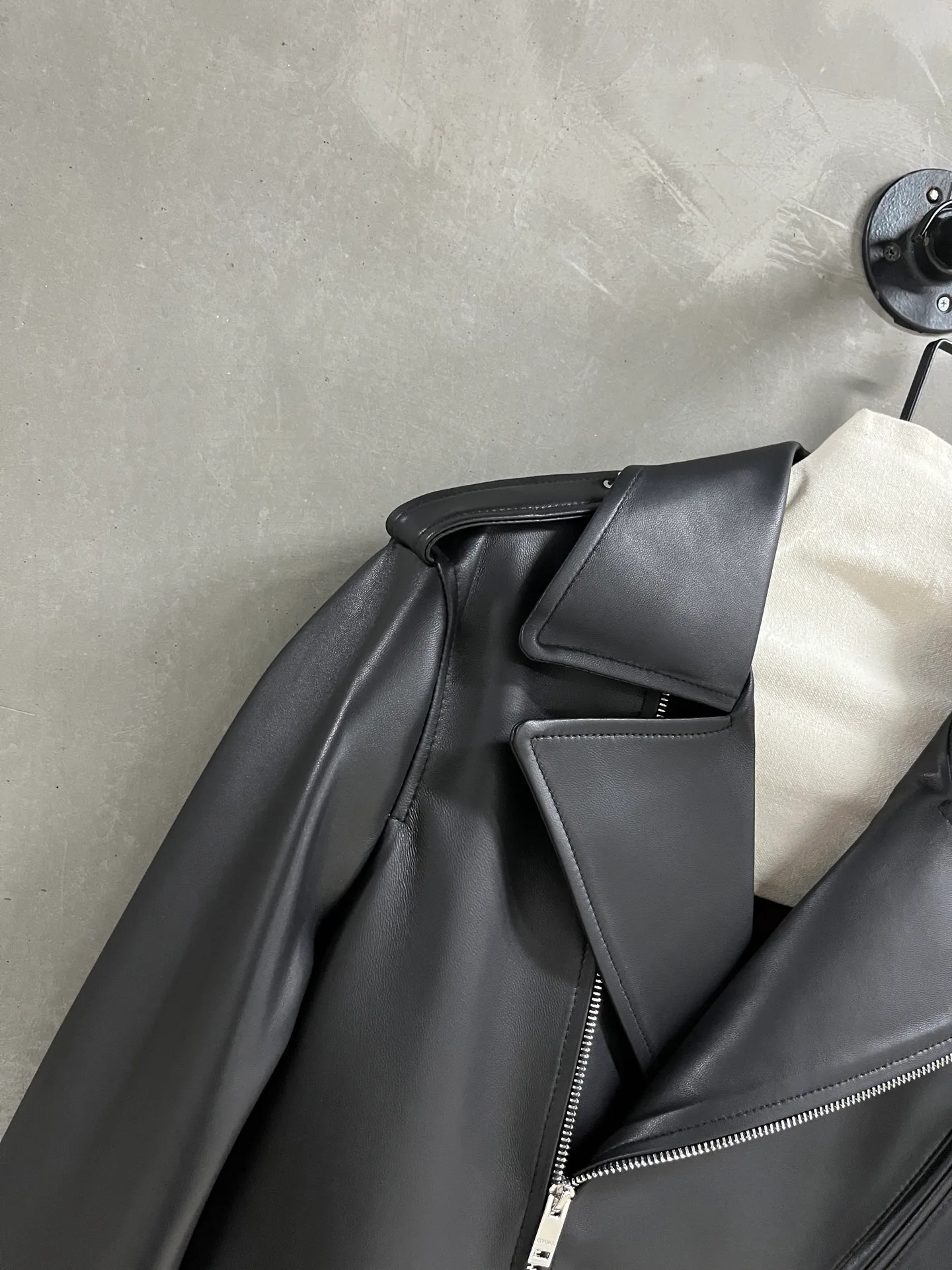 Women's Leather Jackets And Sheepskin Coats CHANEL 18173009