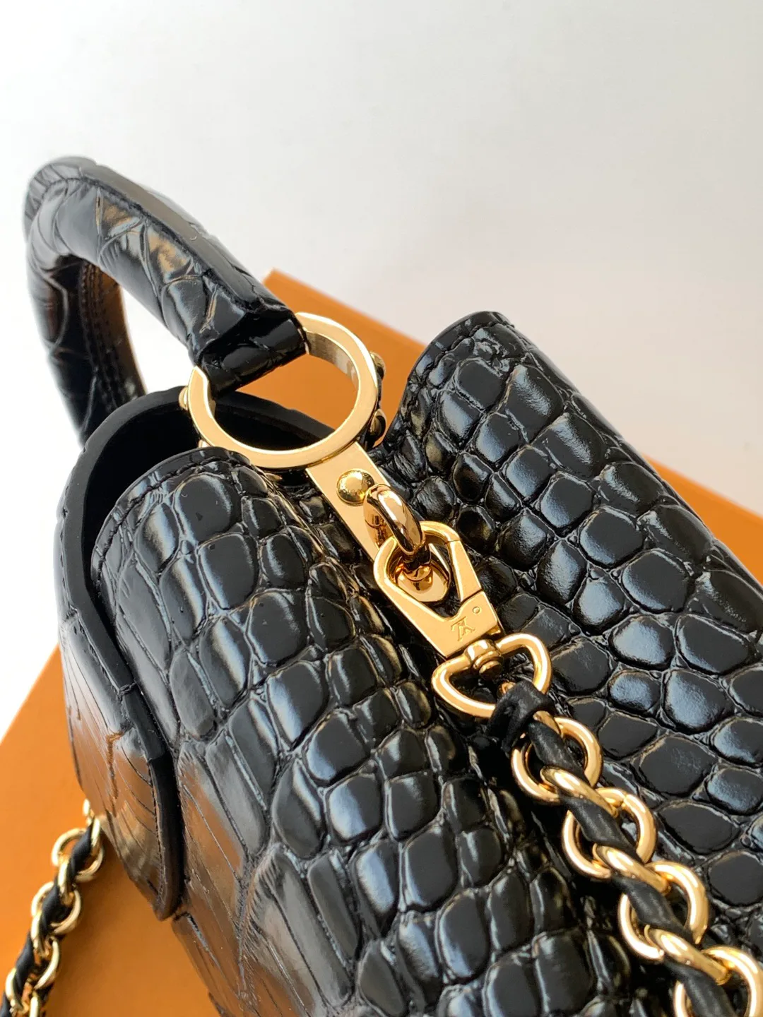 Women's Classic Handbags LOUIS VUITTON 18520936