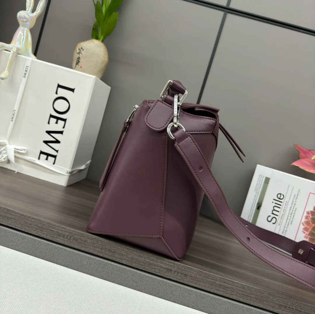 Women's Classic Handbags LOEWE 18030362