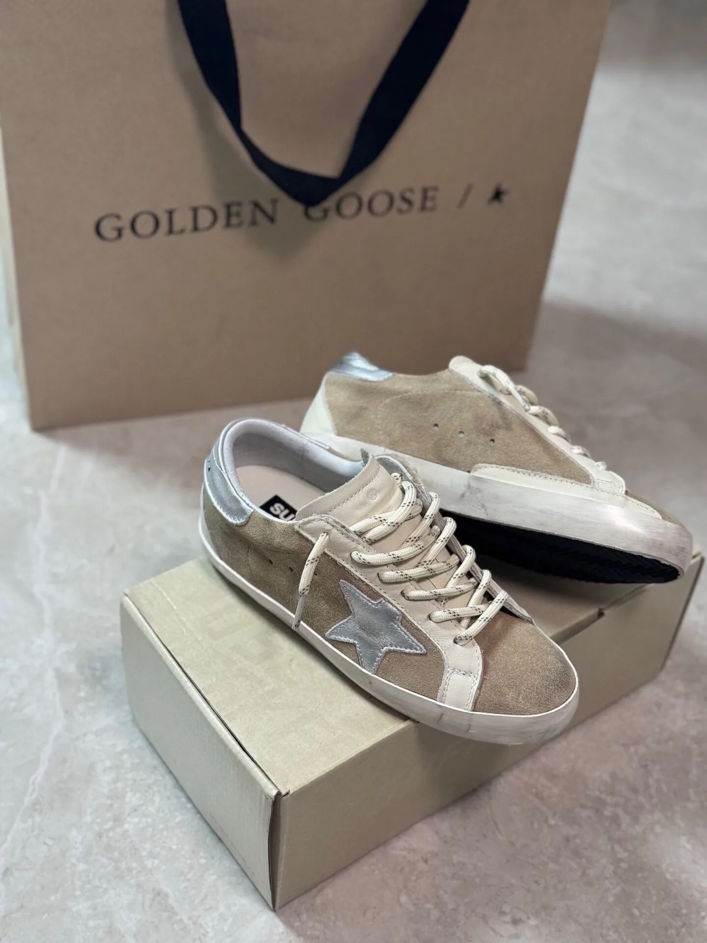 Women's Sneakers GOLDEN GOOSE 18265607