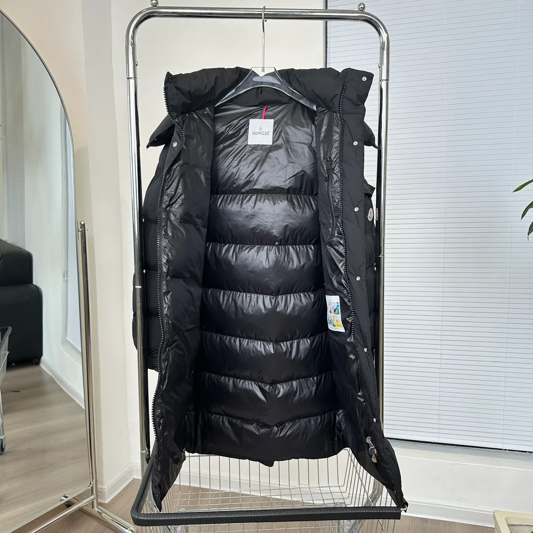 Women's Jackets And Down Jackets MONCLER 18415699