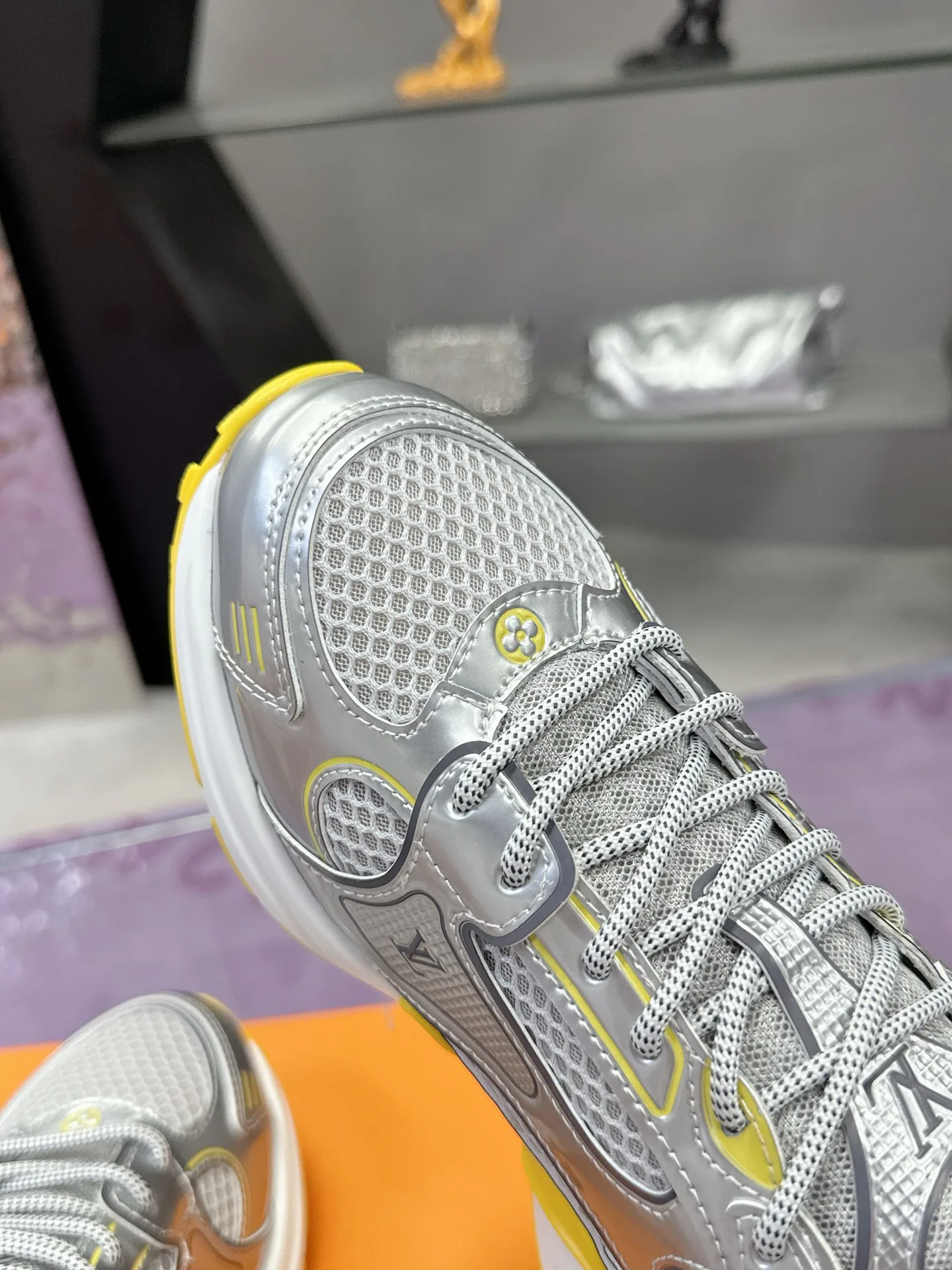 Women's Sneakers LOUIS VUITTON 17530433