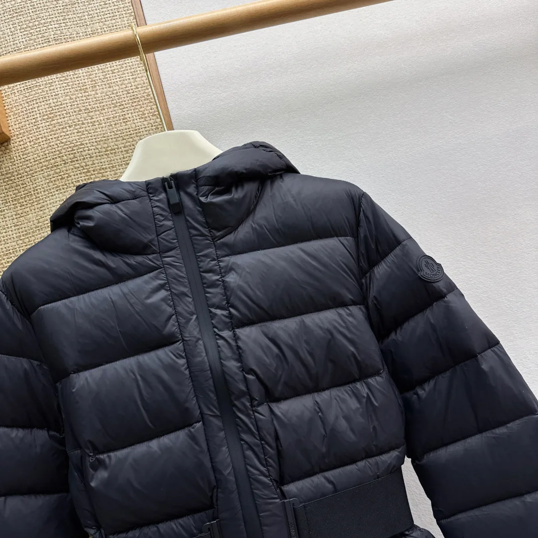 Women's Jackets And Down Jackets MONCLER 18345002