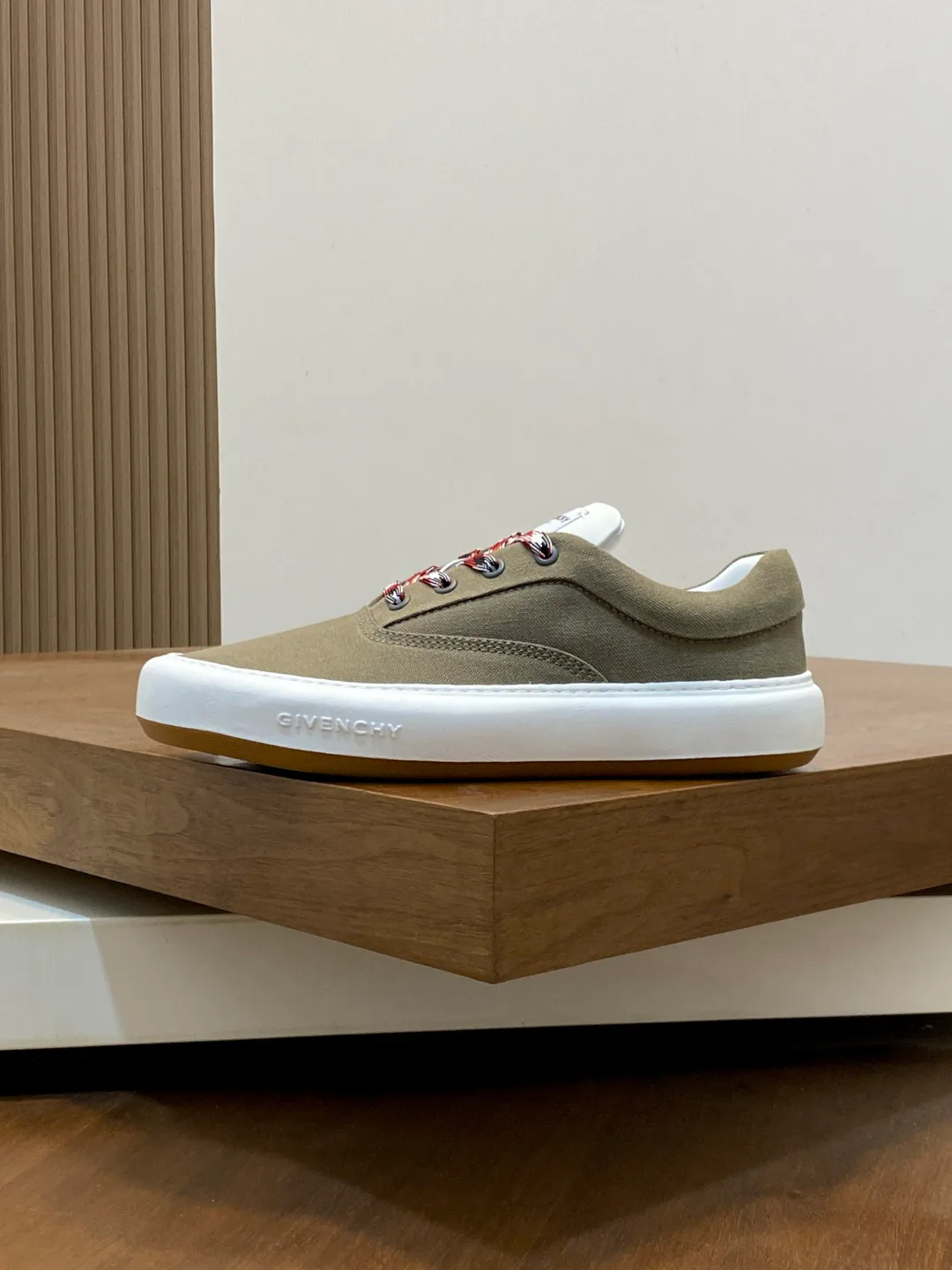 Men's Sneakers GIVENCHY 18449136