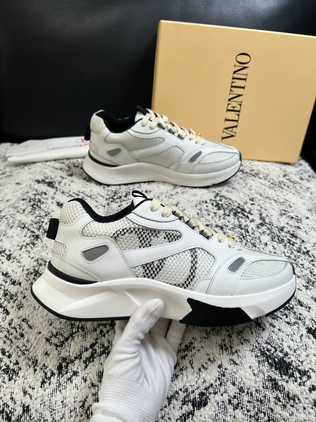 Men's Sneakers VALENTINO 17429900