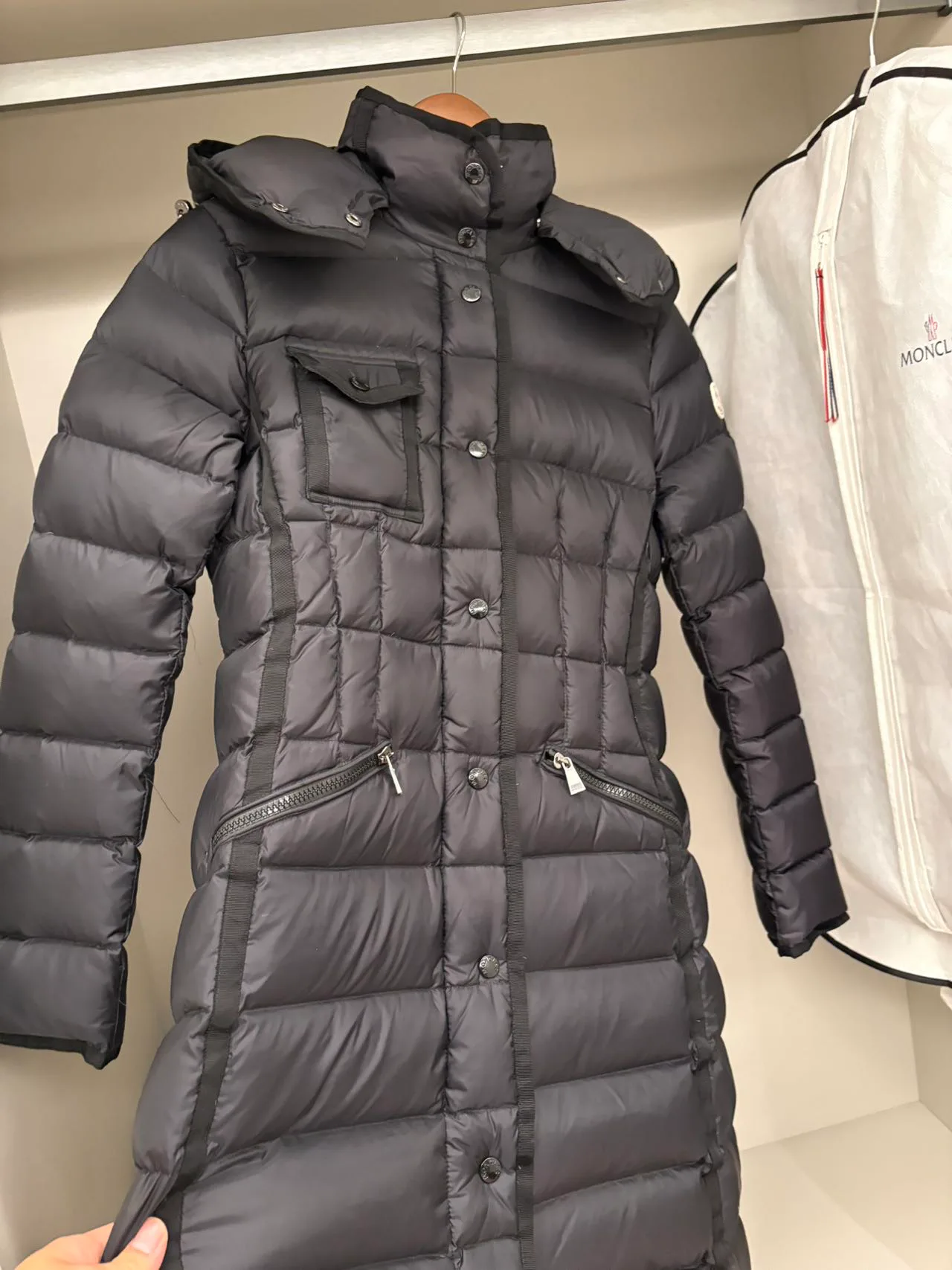 Women's Jackets And Down Jackets MONCLER 18198734