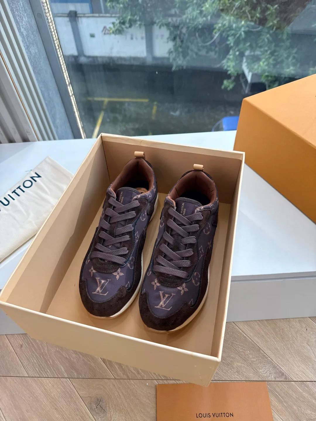 Women's Sneakers LOUIS VUITTON 18053497