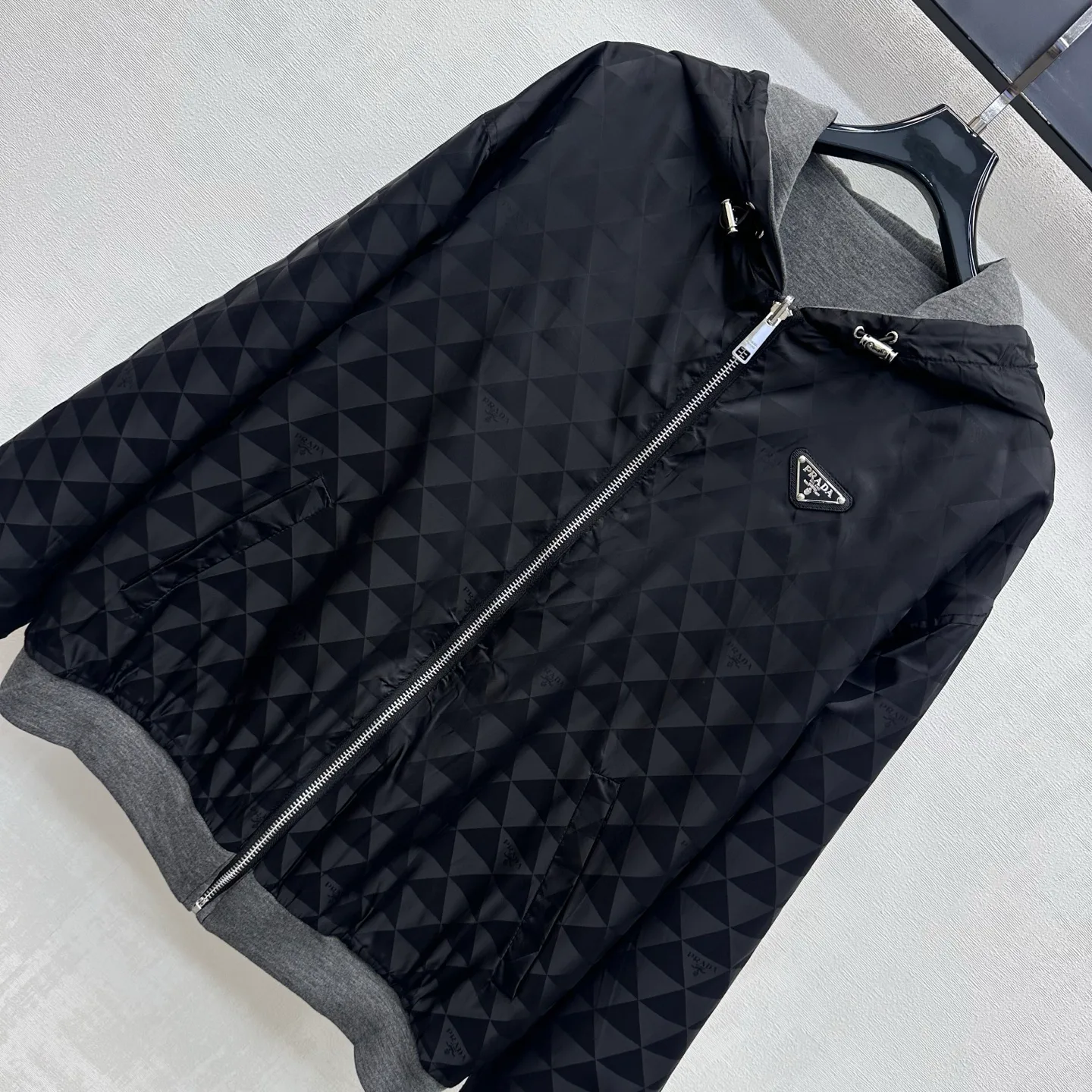 Куртки И Пуховики Женские Prada 18579398