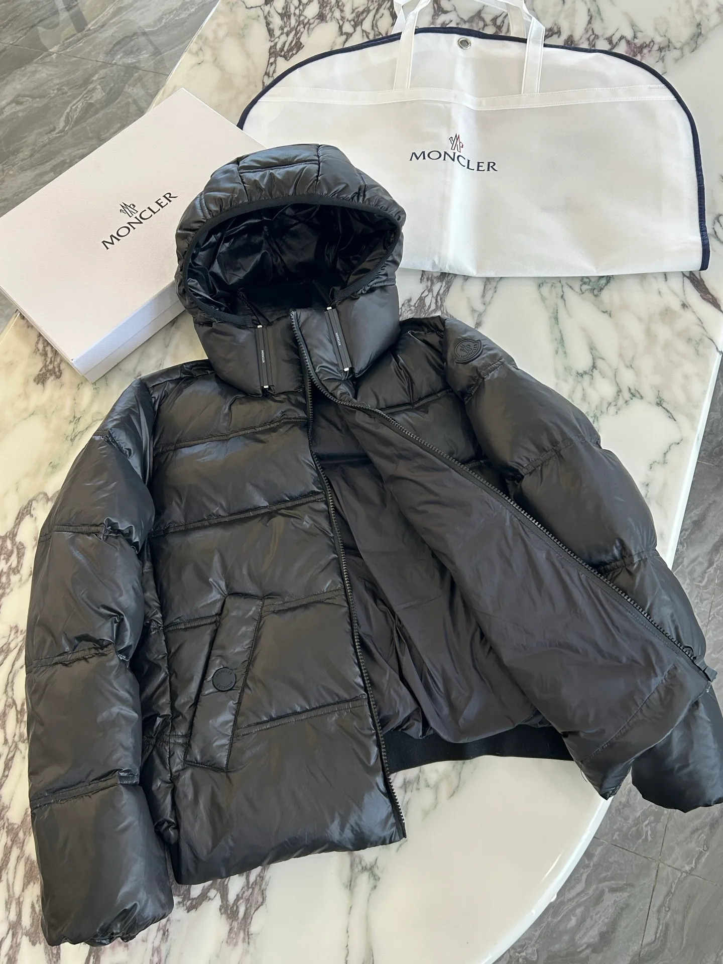 Women's Jackets And Down Jackets MONCLER 17904502