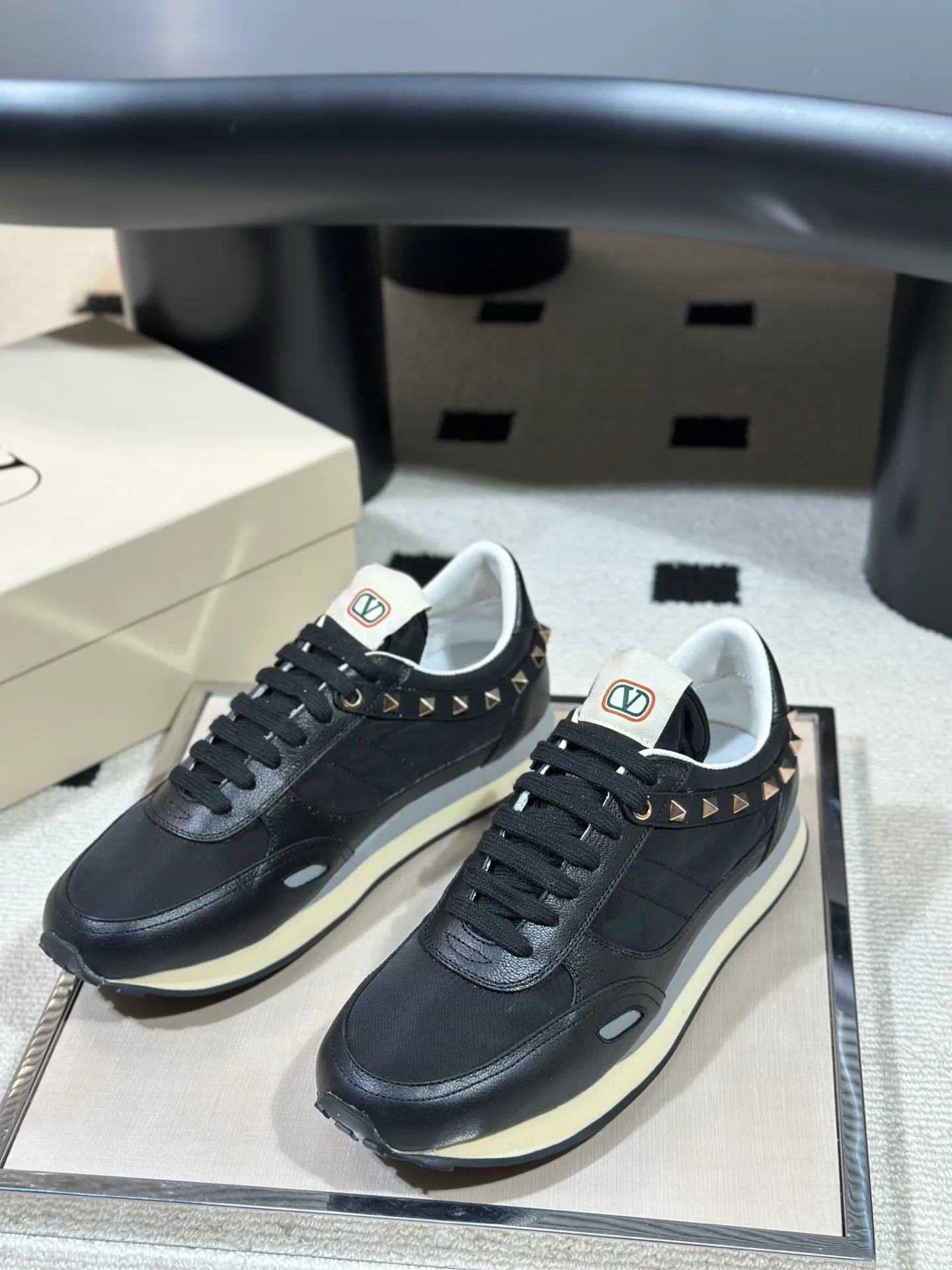 Men's Sneakers VALENTINO 17978703